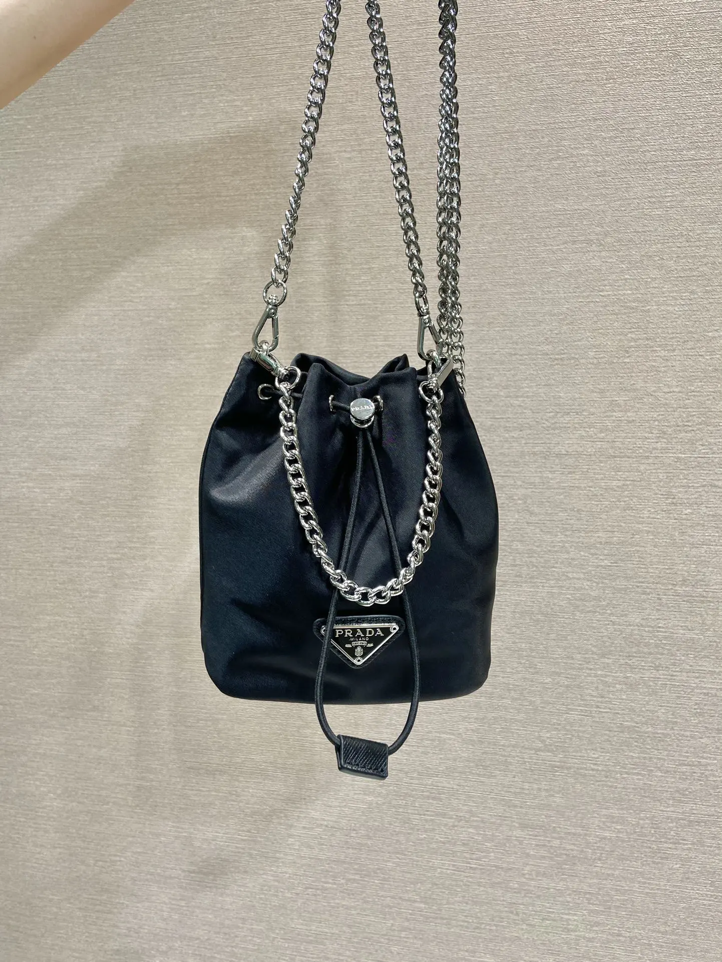PRADA 1BH612 Re-Nylon尼龍 水桶包 迷你休閒款