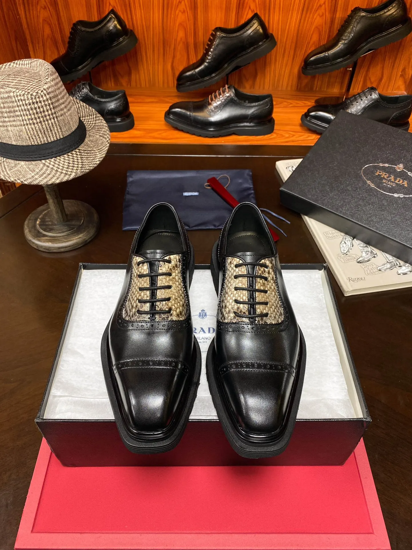 Prada Fashion Item Casual Versatile Leather