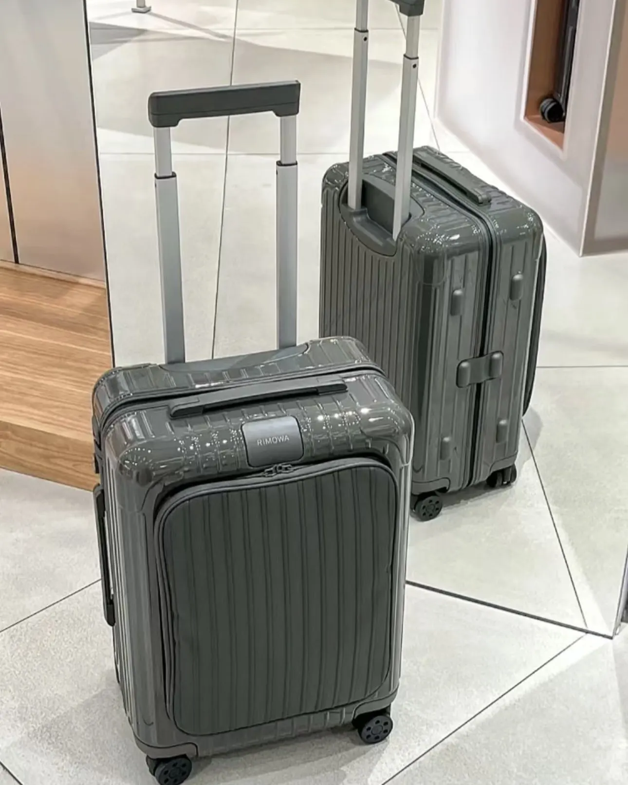 Essential Sleeve 系列 经常出差 需 行李箱 旅行拉杆款 轻便出行款