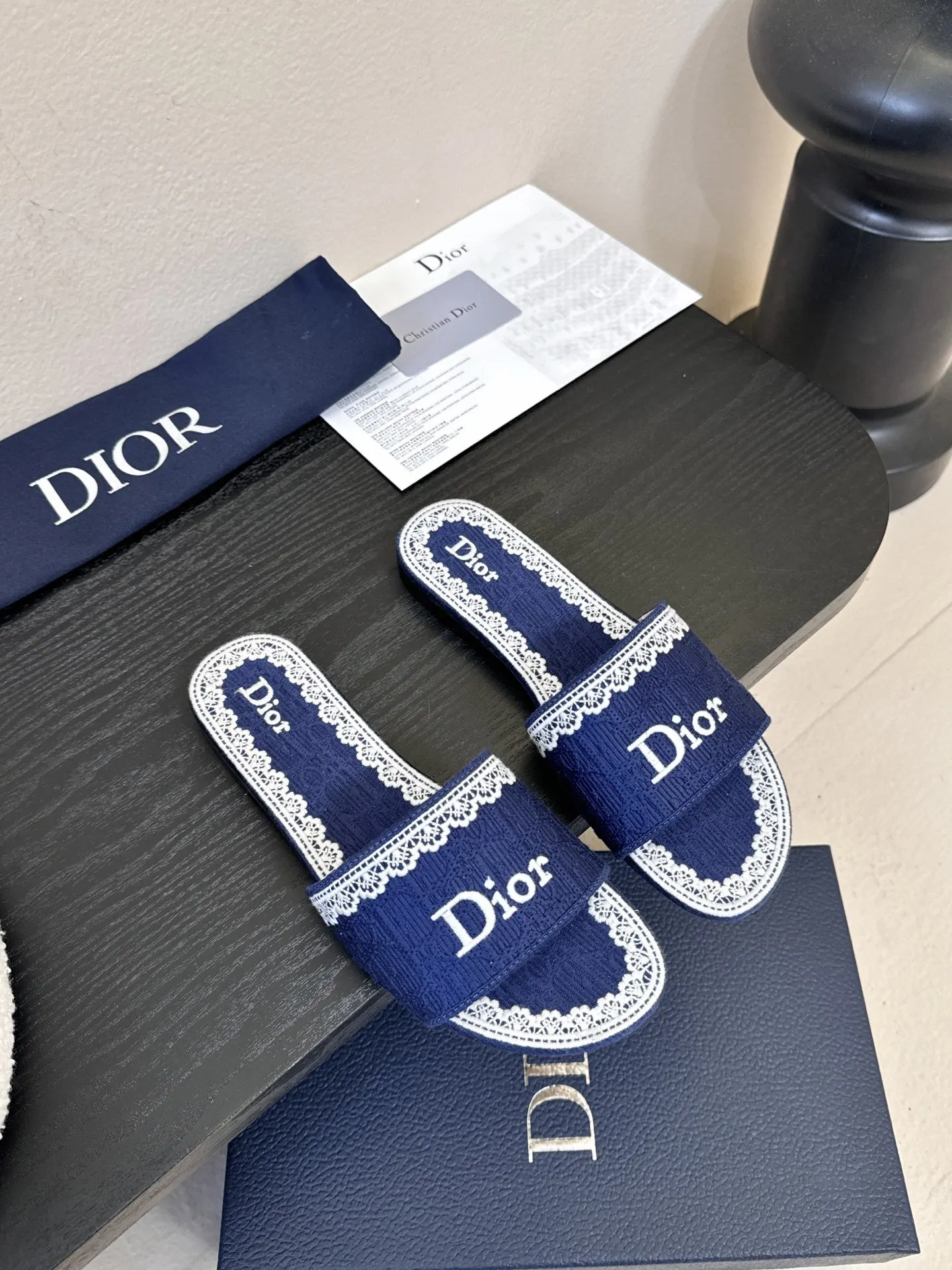 Dior 羊皮鞋履 舒適百搭款