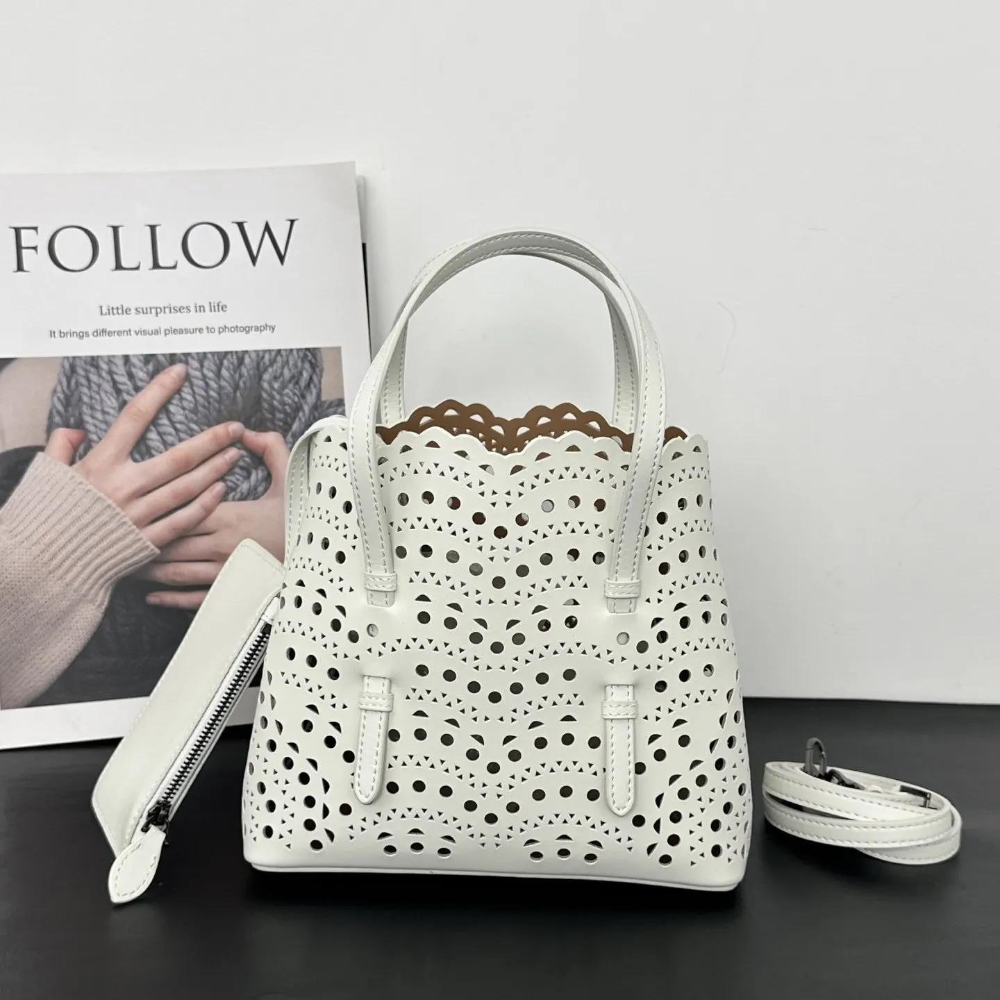 白色 牛皮 ALAÏA 中号 白色 波浪图案 ALAIA 托特包 大容量托特款