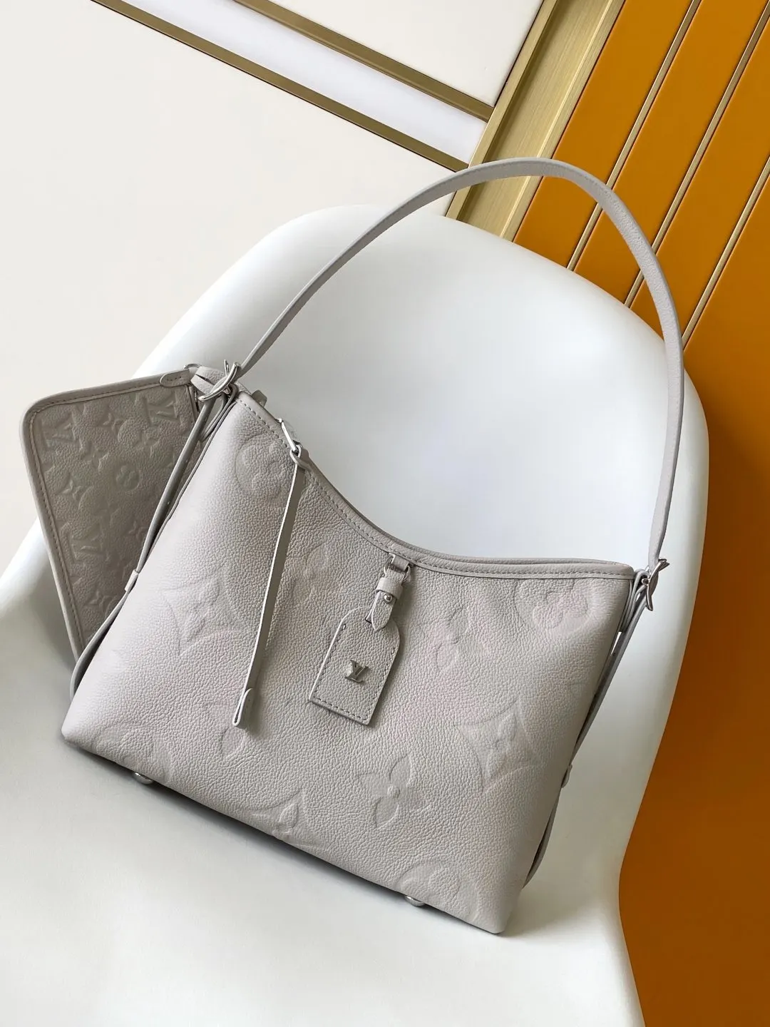 CarryAll 白色 米白 Mo手拿包 精致手拿款