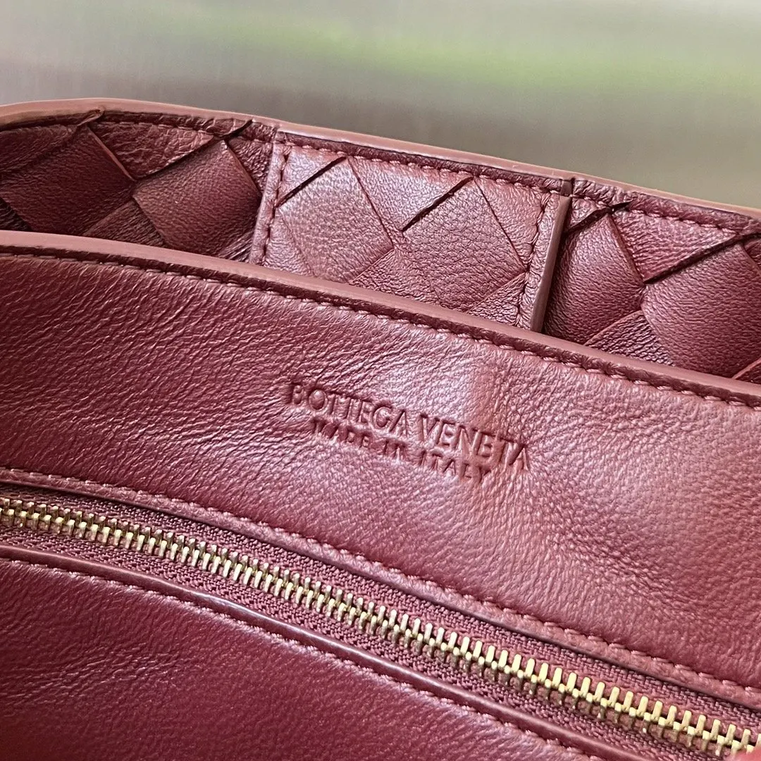 Bottega Veneta 金色 羊皮 斜背包 輕便斜挎款