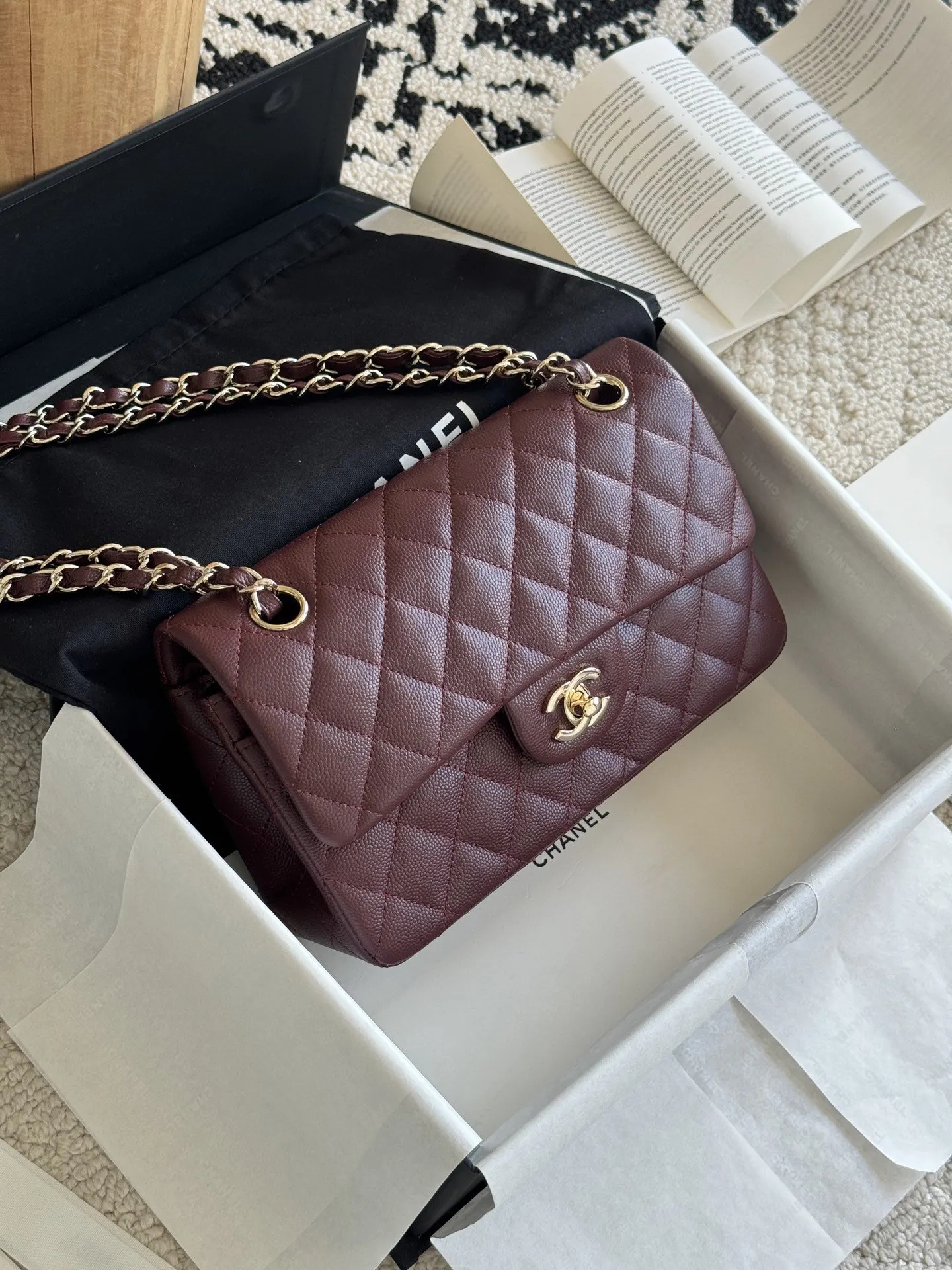 Crossbody Bag Lightweight Classic Leather