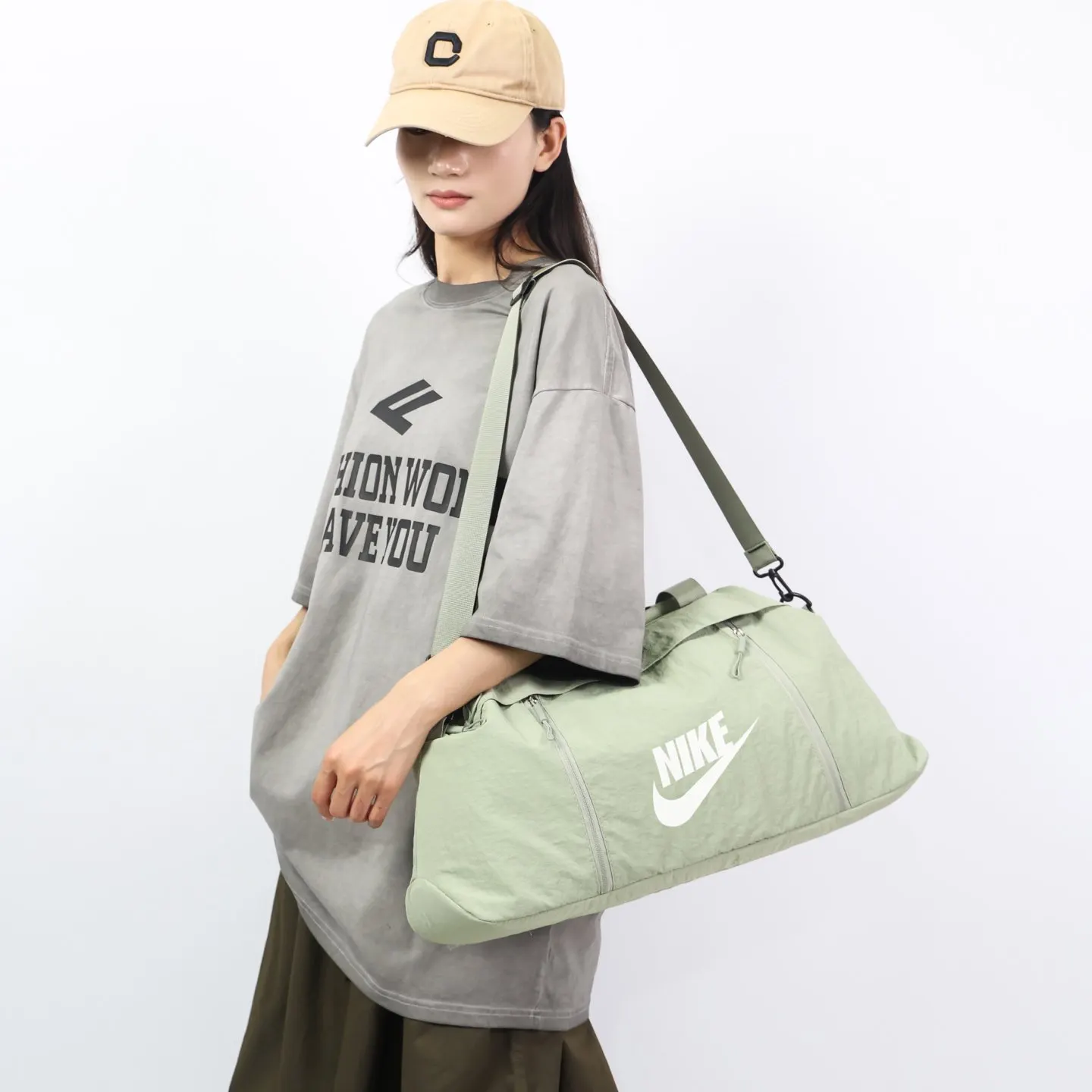 NIKE耐克 時尚潮流百搭休閒單肩包大容量女生 旅行袋 大容量旅行款