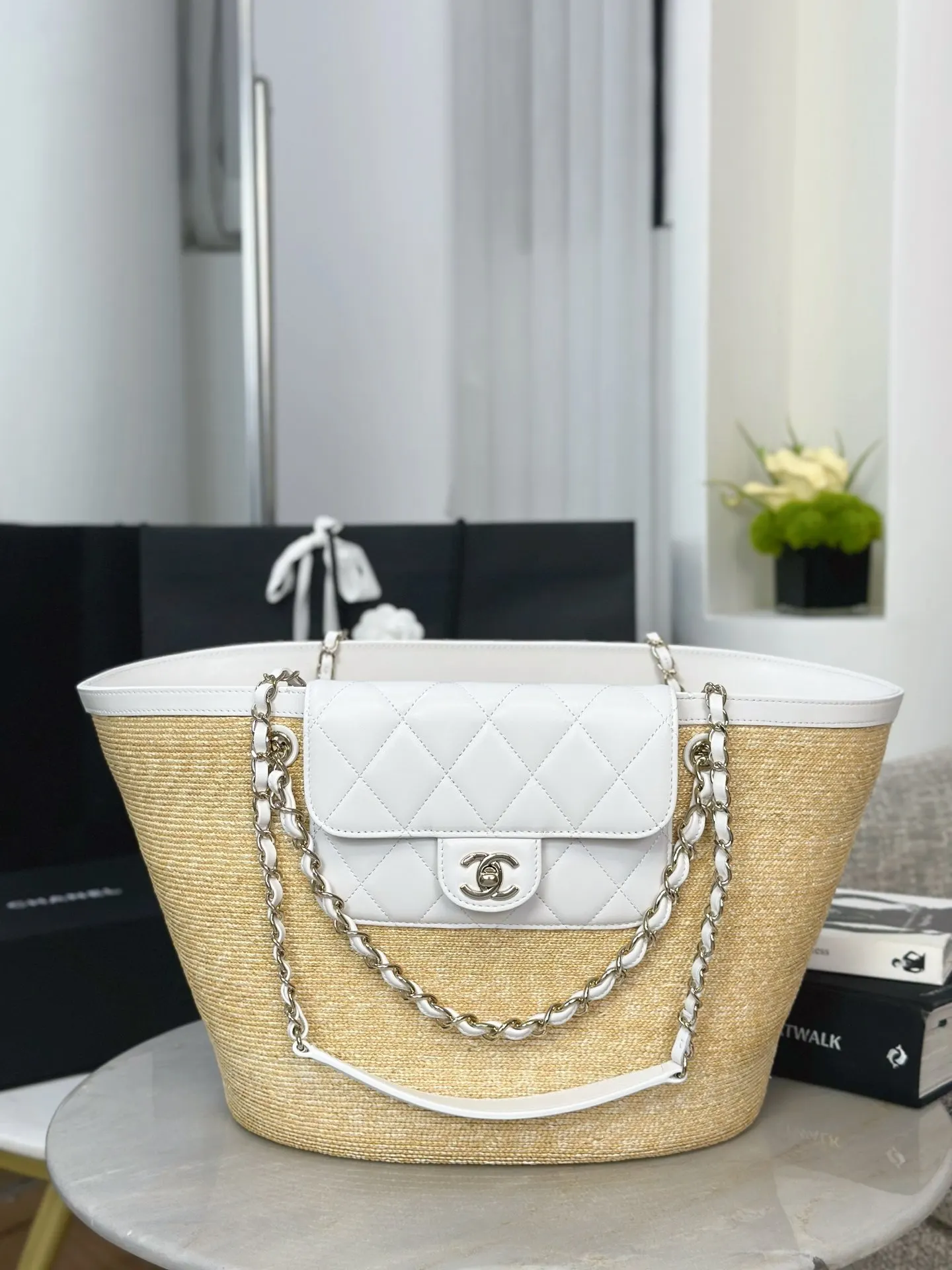 CHANEL 白色小羊皮菱格托特包 手提款
