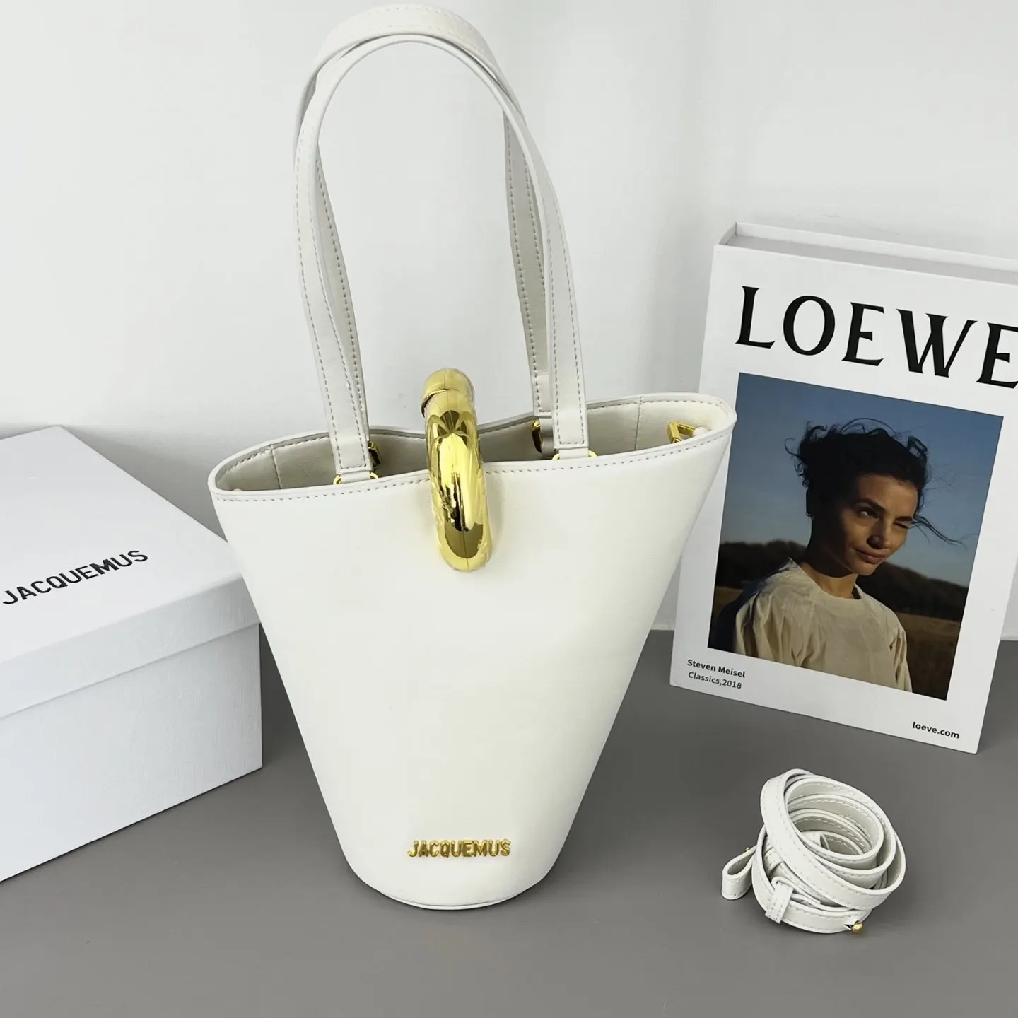 金色 JACQUEMUS 雅克慕斯 水桶包 此次的新 休閒水桶款