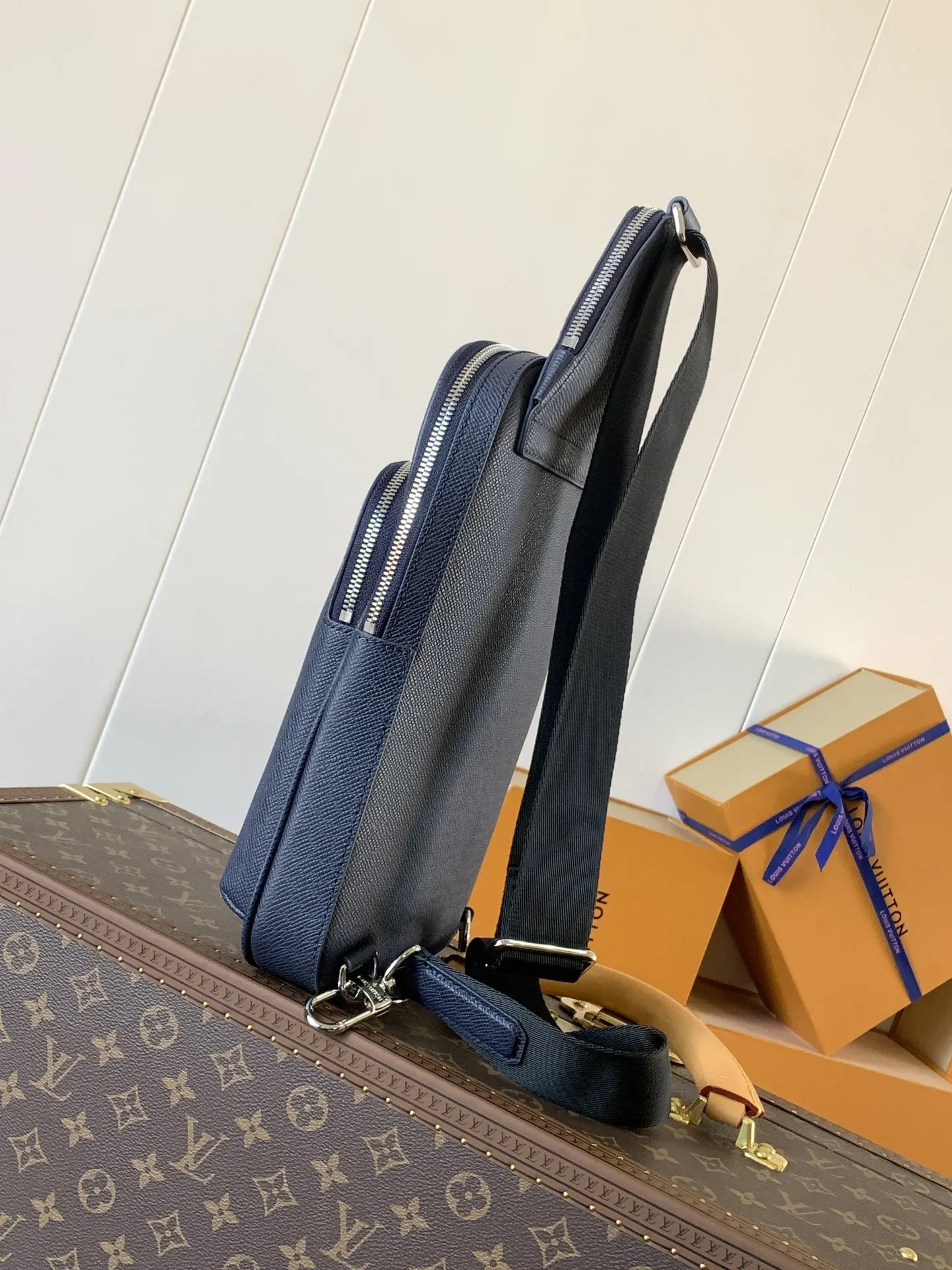 LV 蓝色 牛皮 单肩包 日常单肩背款