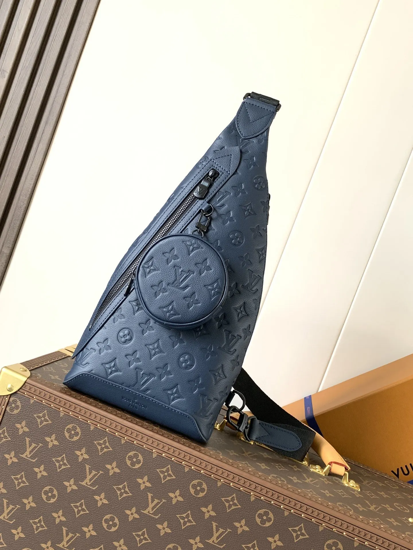 深藍 牛皮 拉链侧袋可收納智能 可拆卸收納包方便取放物品 可调节 旅行收納款