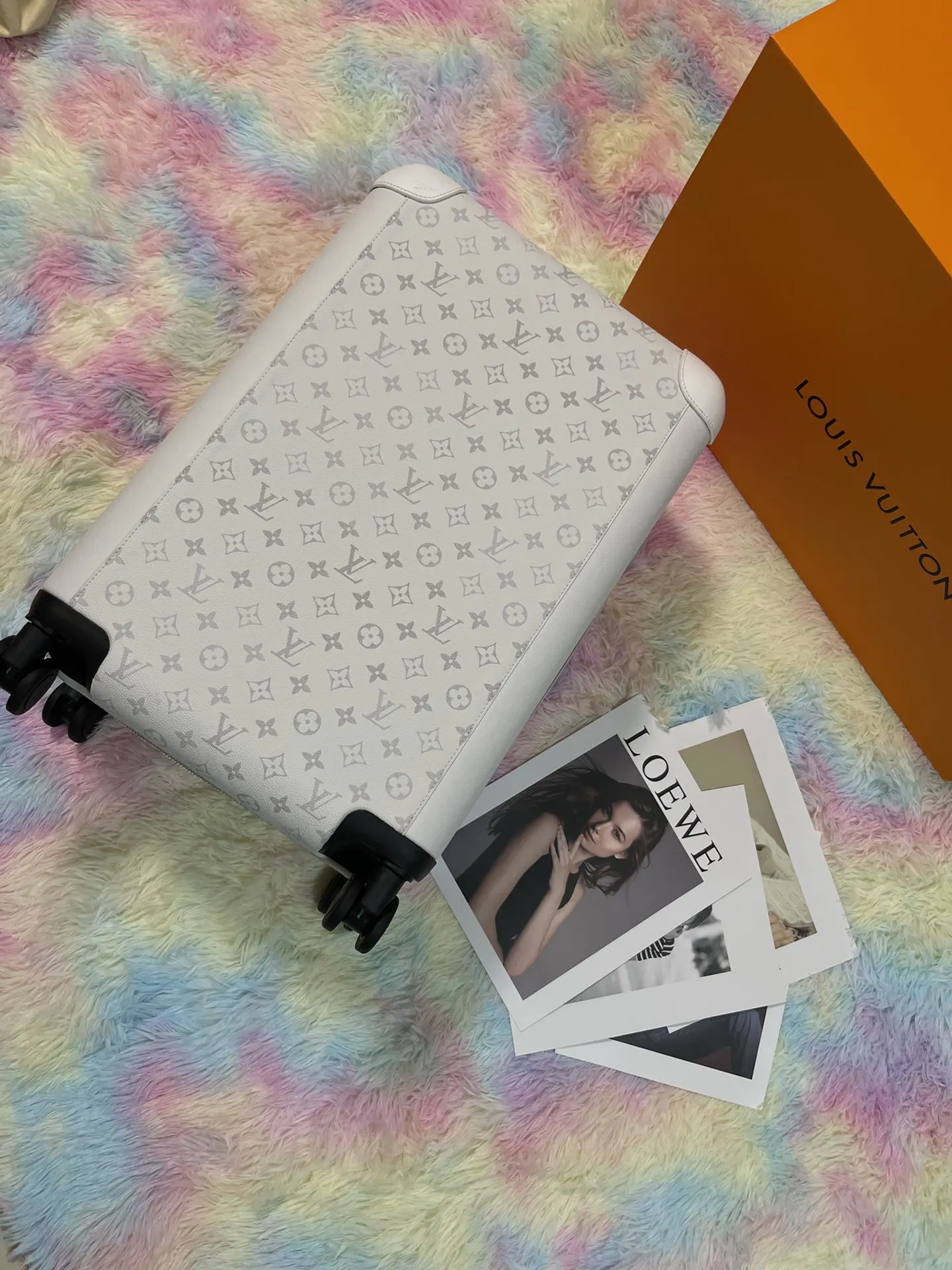 LV 銀色 帆布 工业設計行业翘楚 Marc Newson 为 行李箱 旅行拉杆款 輕便出行款