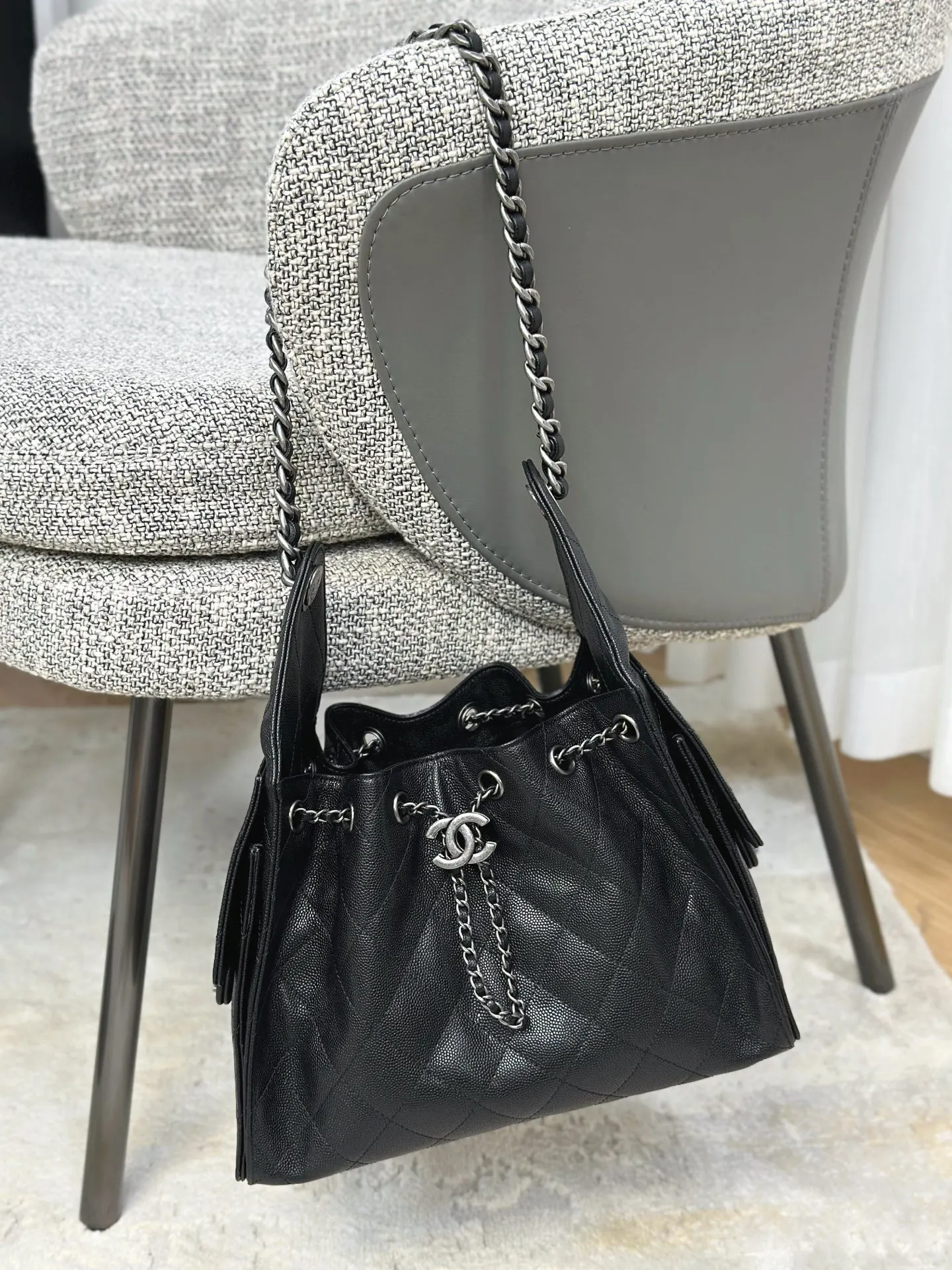 CHANEL 黑色牛皮Hobo腋下包 鏈條款