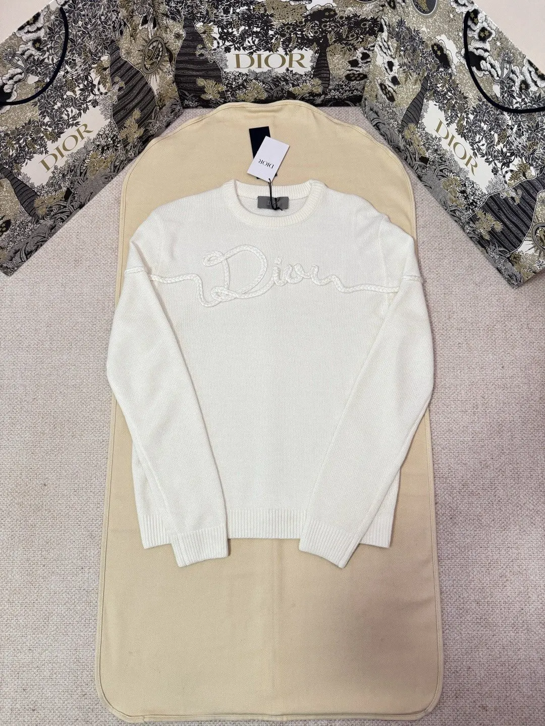 DIOR White Letter Embroidery Knitwear Textured Knit Style
