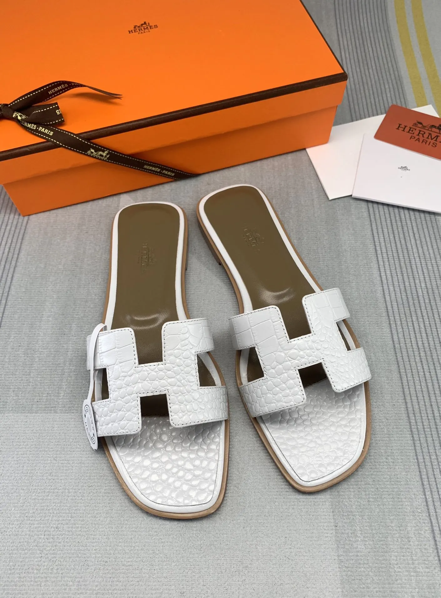 Hermes Oran 白色 鳄鱼纹牛皮 拖鞋 舒適百搭款