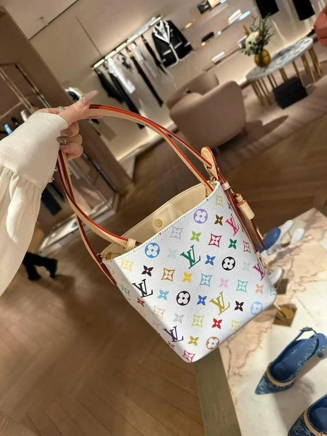 白三彩allin bb 怎么会这么可爱呀 温柔女孩该 水桶包 休閒水桶款