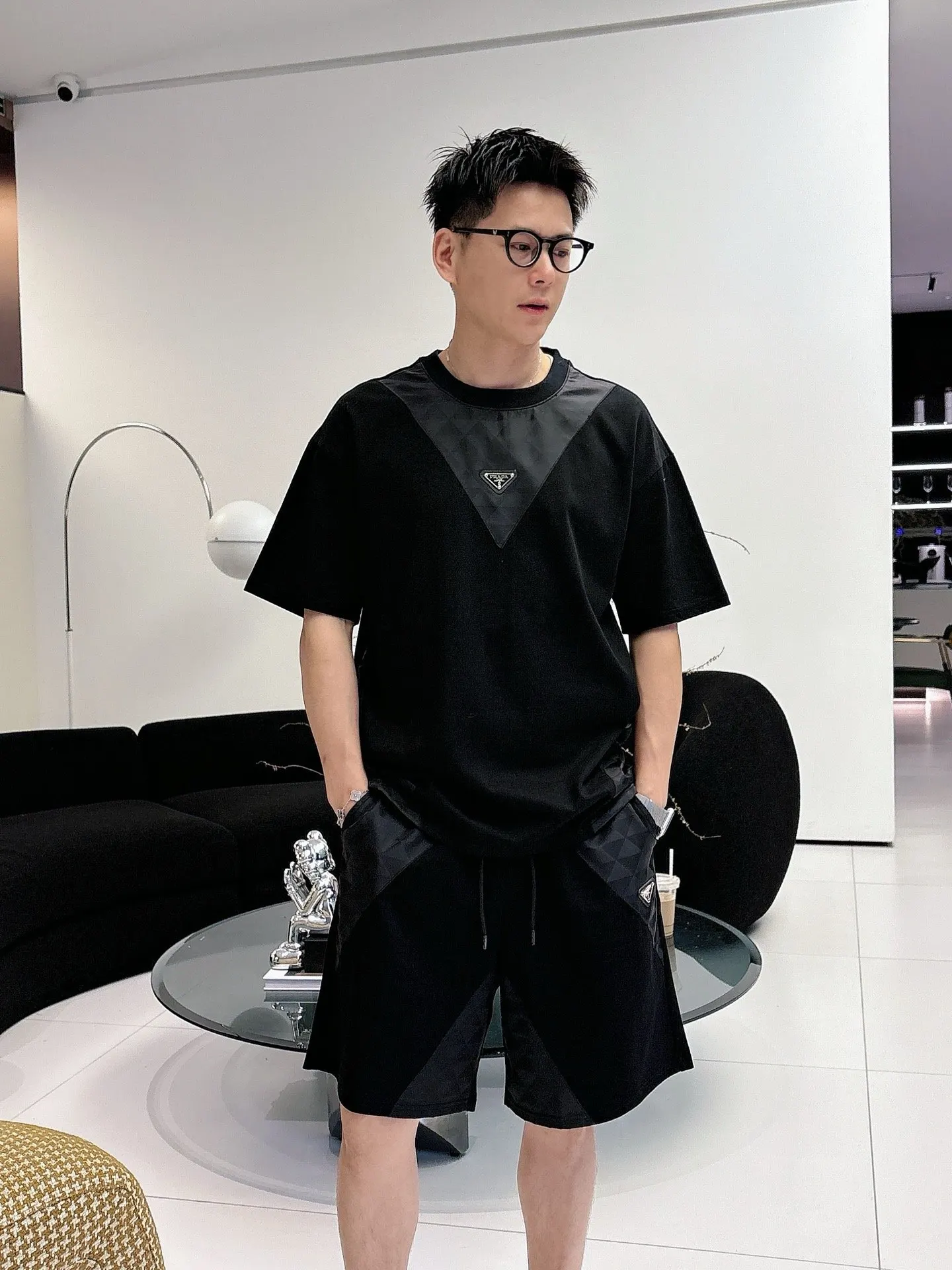 PRADA 短袖T恤 休閒百搭款