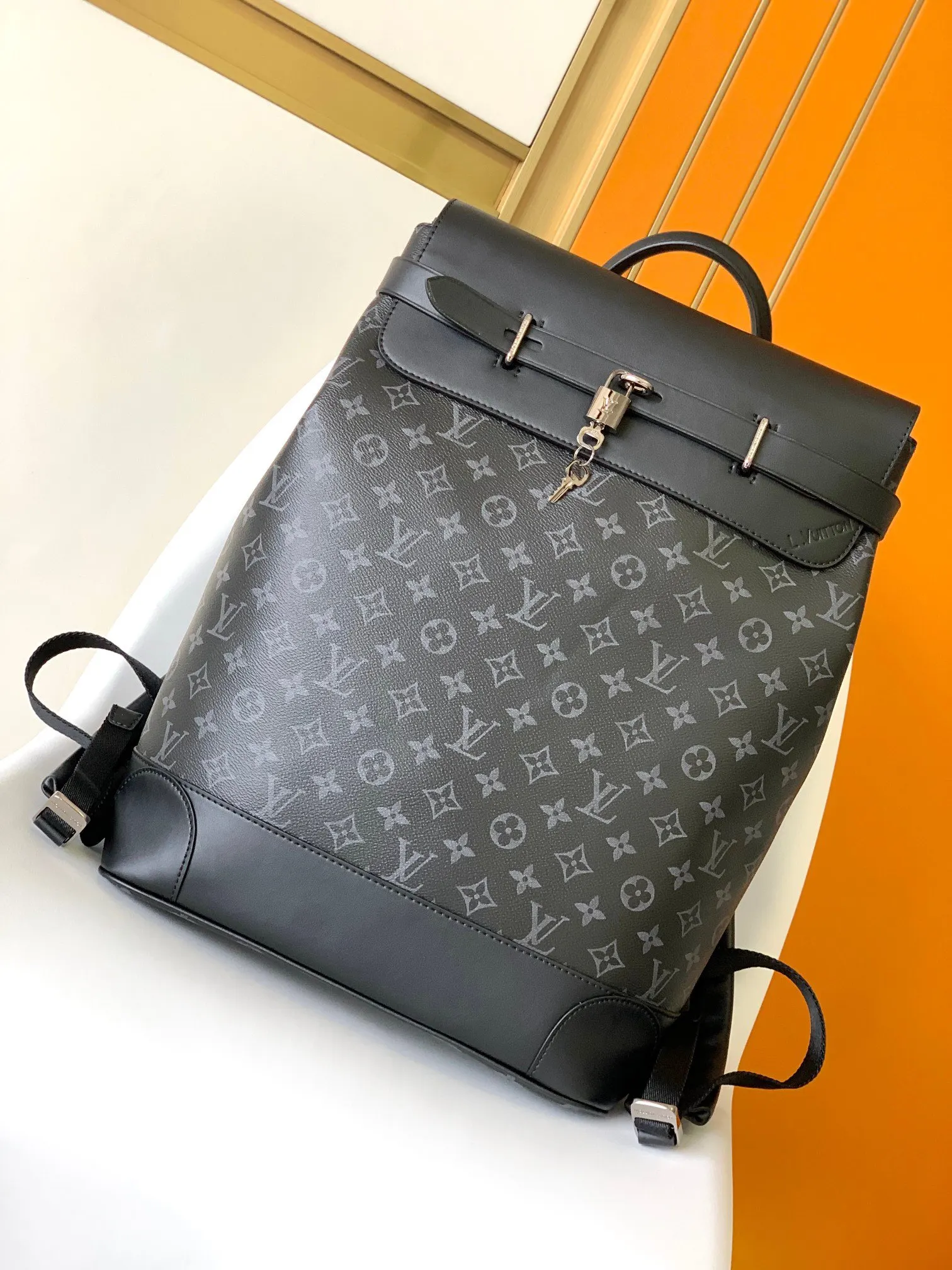 LV 皮革 详细特征 雙肩包 实用雙肩款