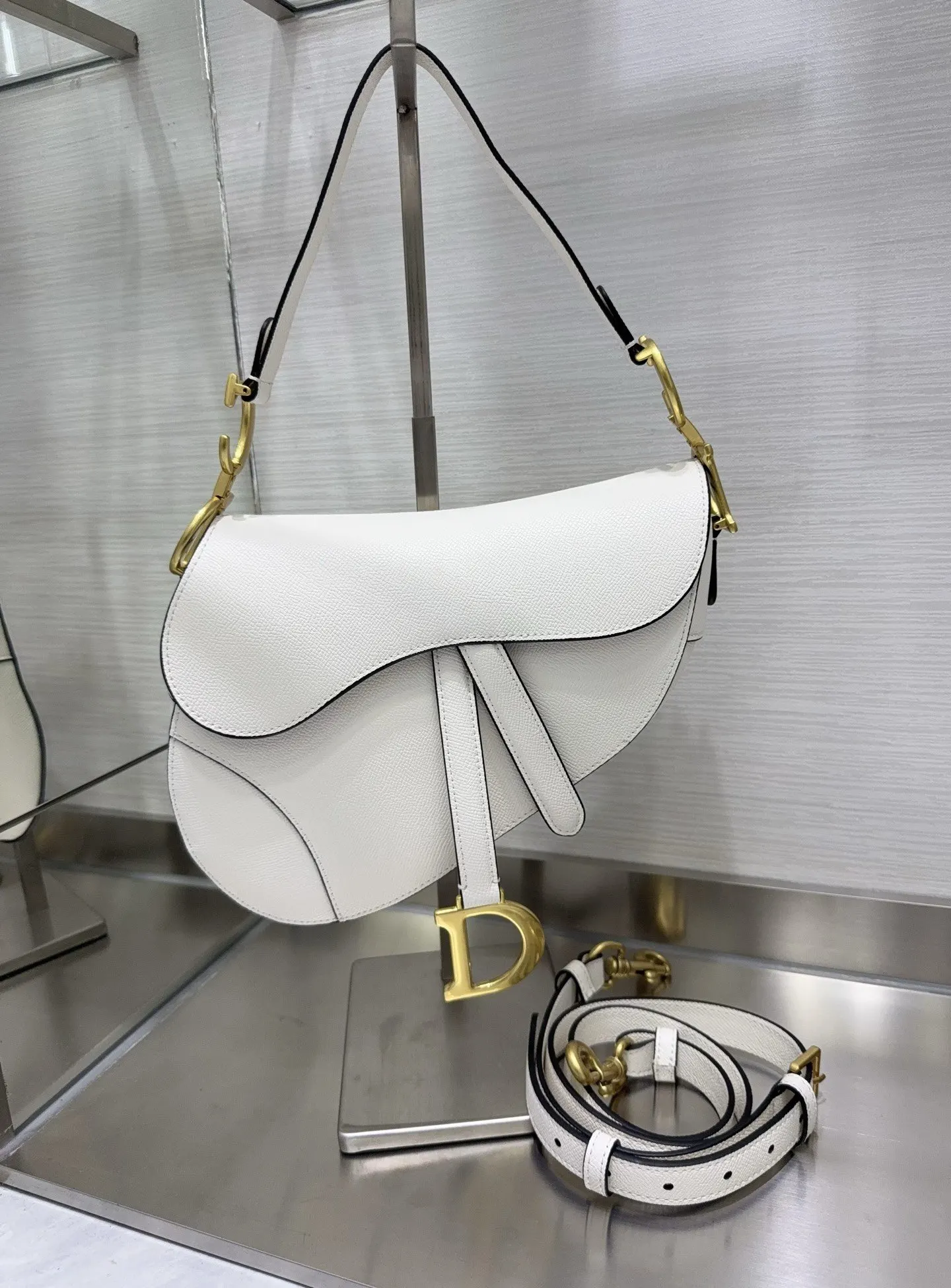 Dior 牛皮 斜挎包 轻便斜挎款