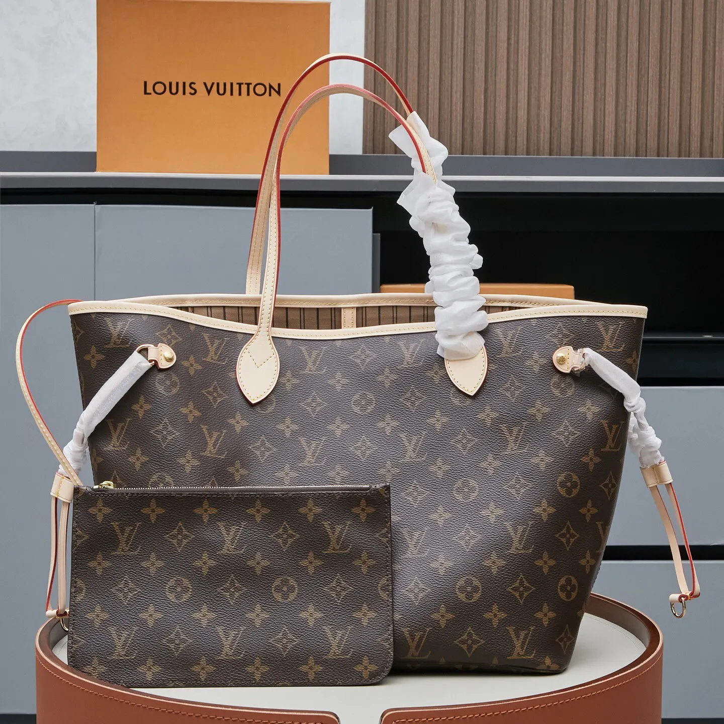 LV Neverfull 帆布 手拿包 精致手拿款