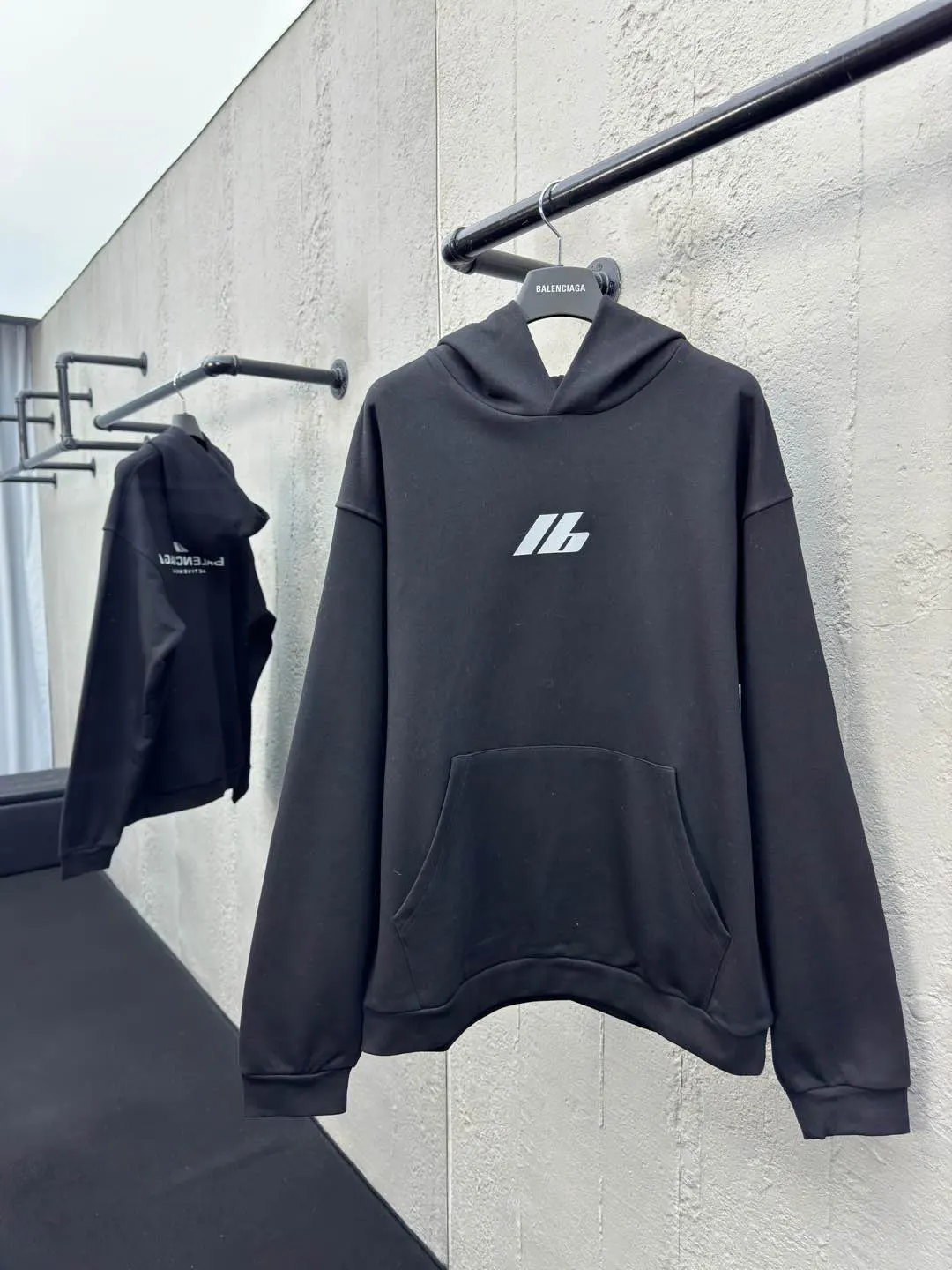 Balenciaga 黑色 Logo 棒球帽 精致搭配款