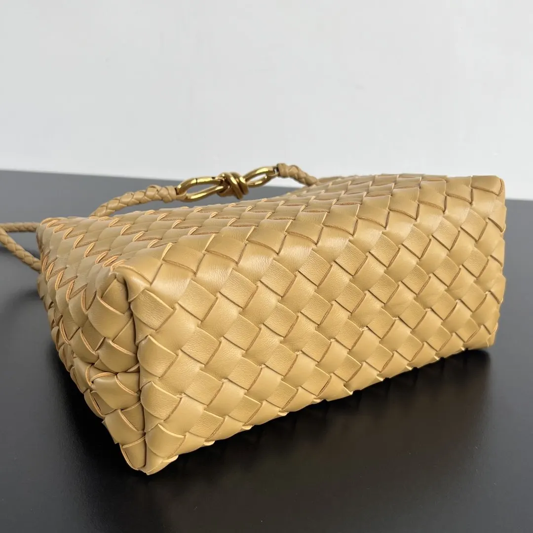 Bottega Veneta 金色 羊皮 斜挎包 轻便斜挎款