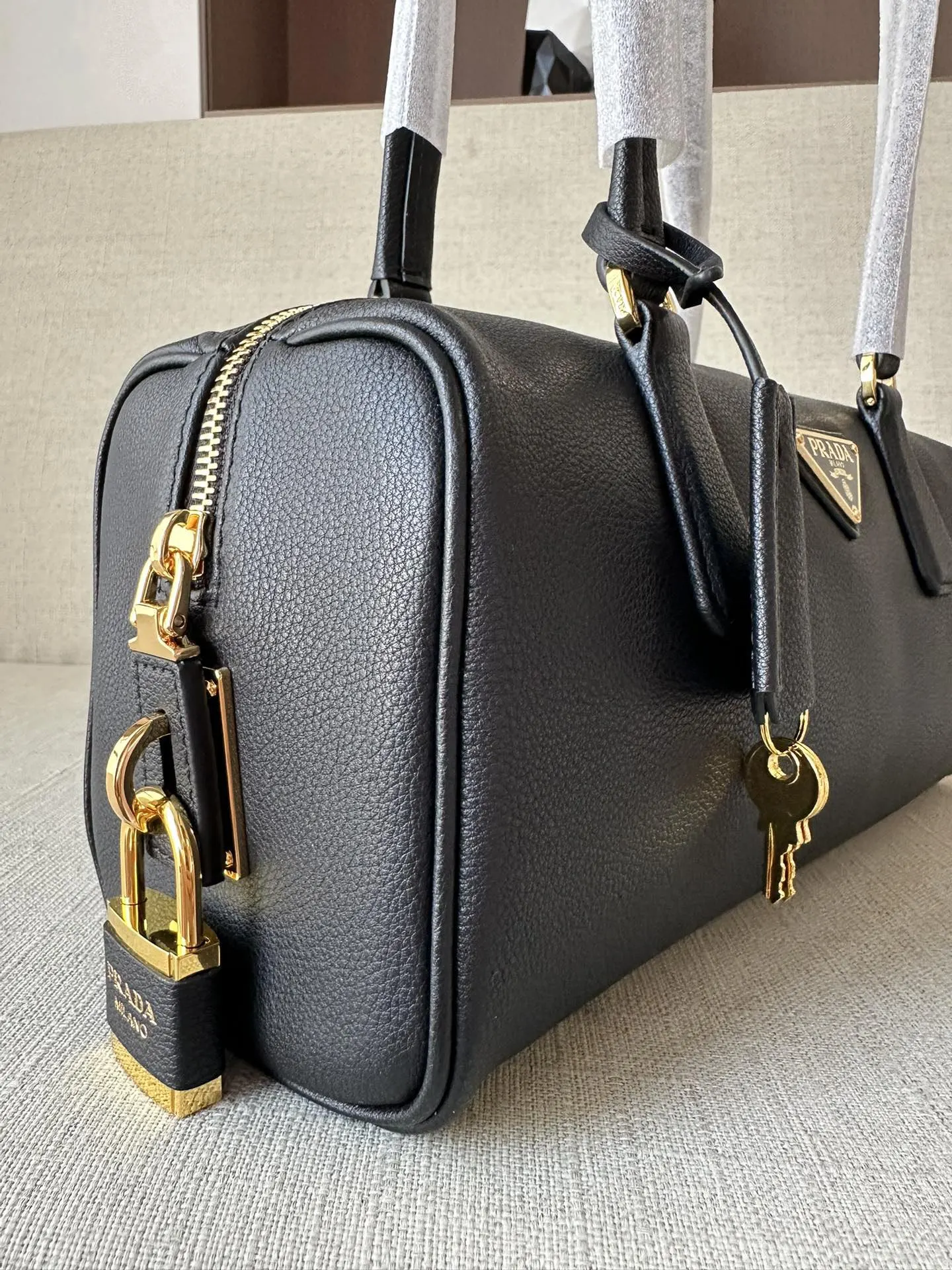 Prada 金色 牛皮 意大利进口牛皮 单肩包 日常单肩背款