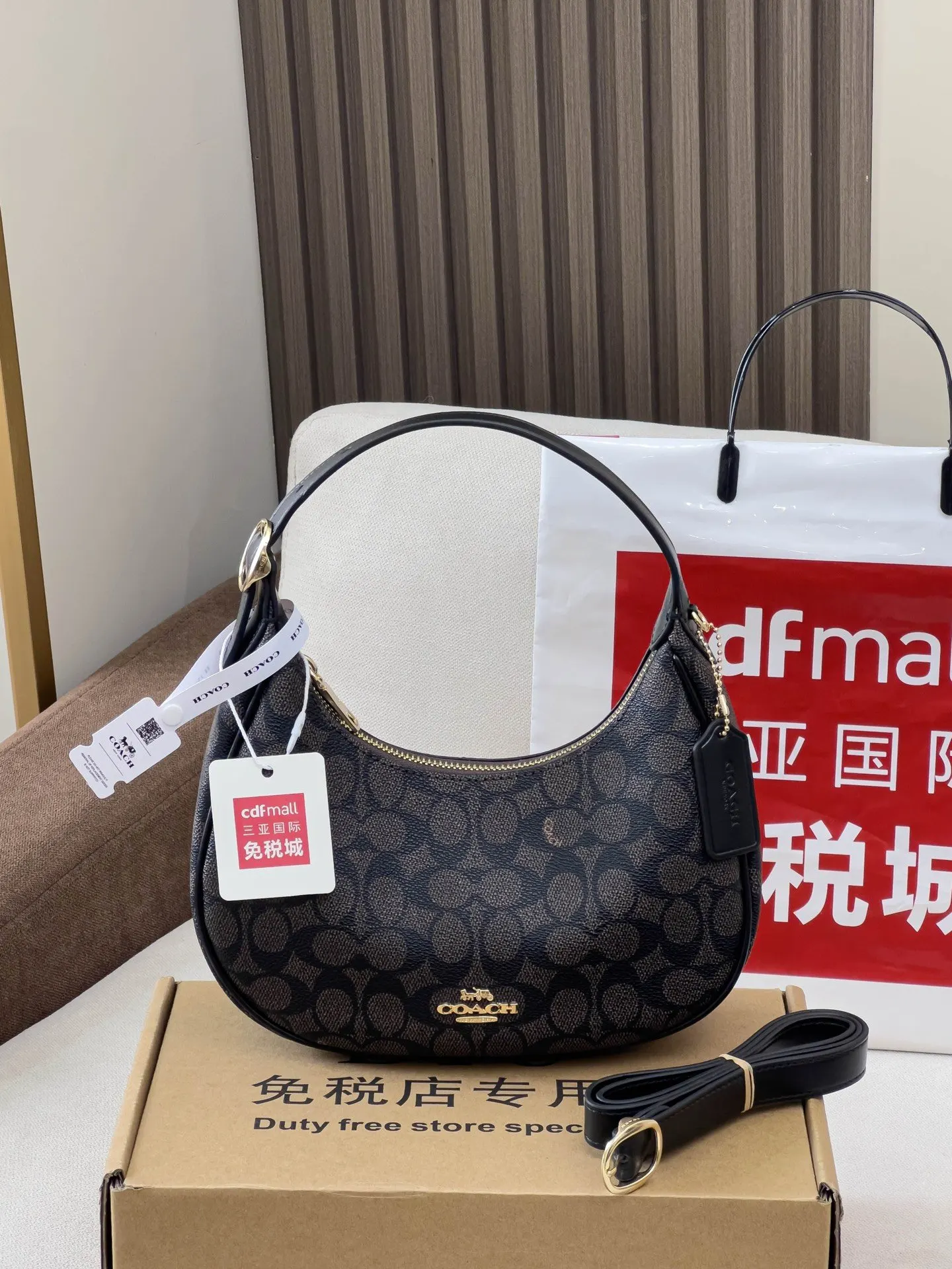 Coach 图片 女士月牙包 Emily 腋下包 復古腋下背款