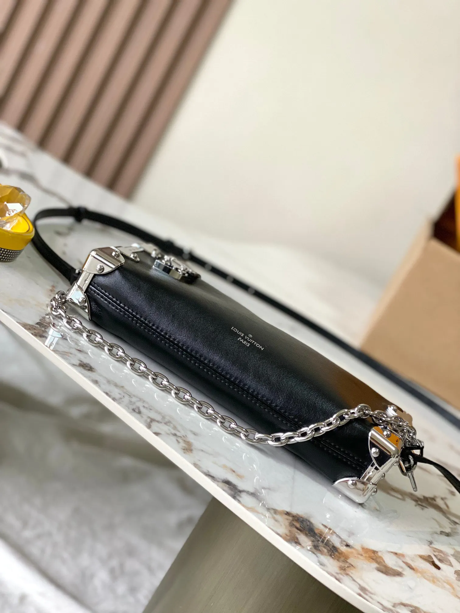 LV 黑色 Slim Trunk 手袋向传 單肩包 日常單肩背款(數字4) LV 黑色 Slim Trunk 手袋向传 單肩包 日常單肩背款(數字4)