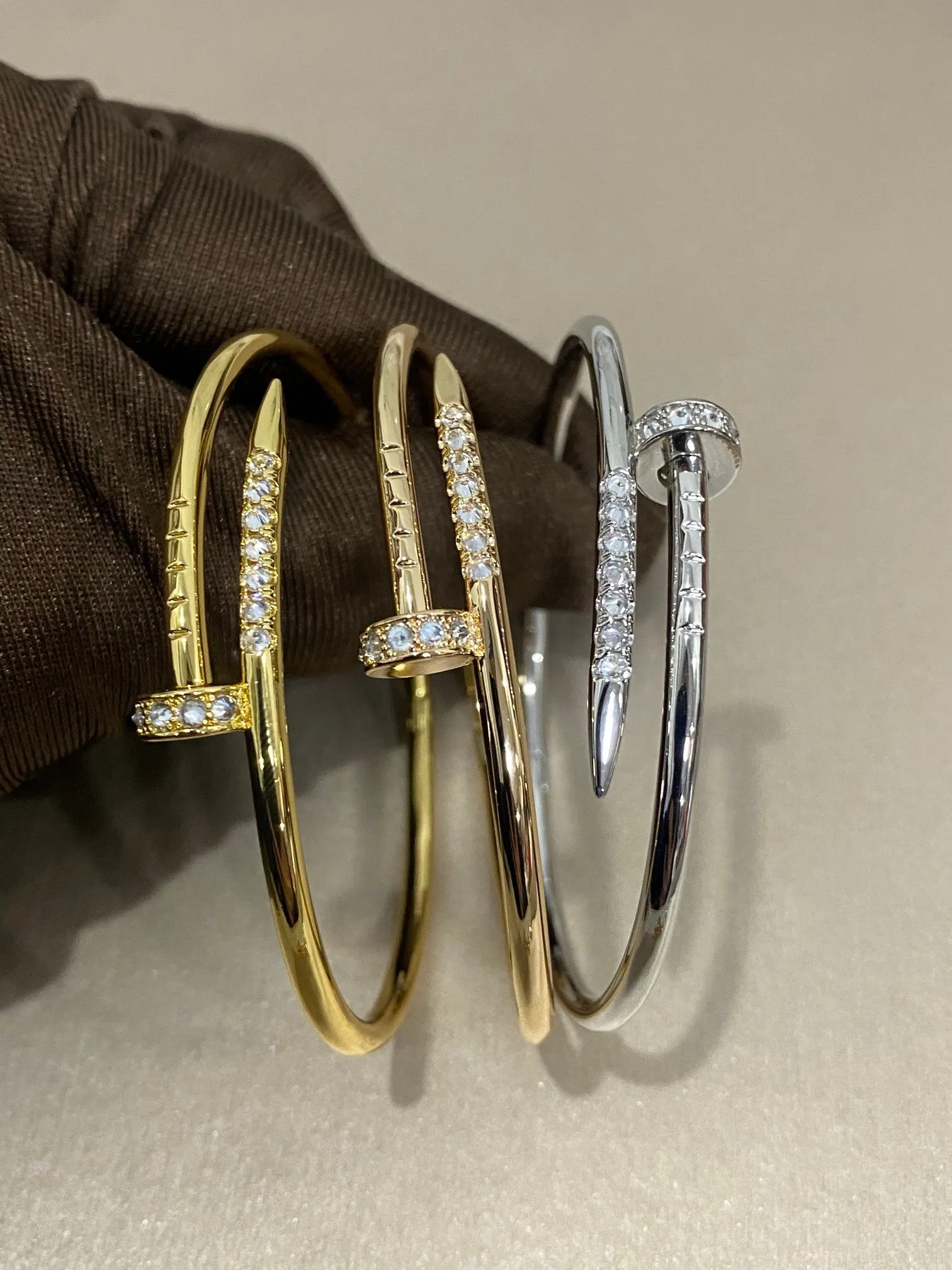Cartier 钻石 手鐲 精致腕饰款