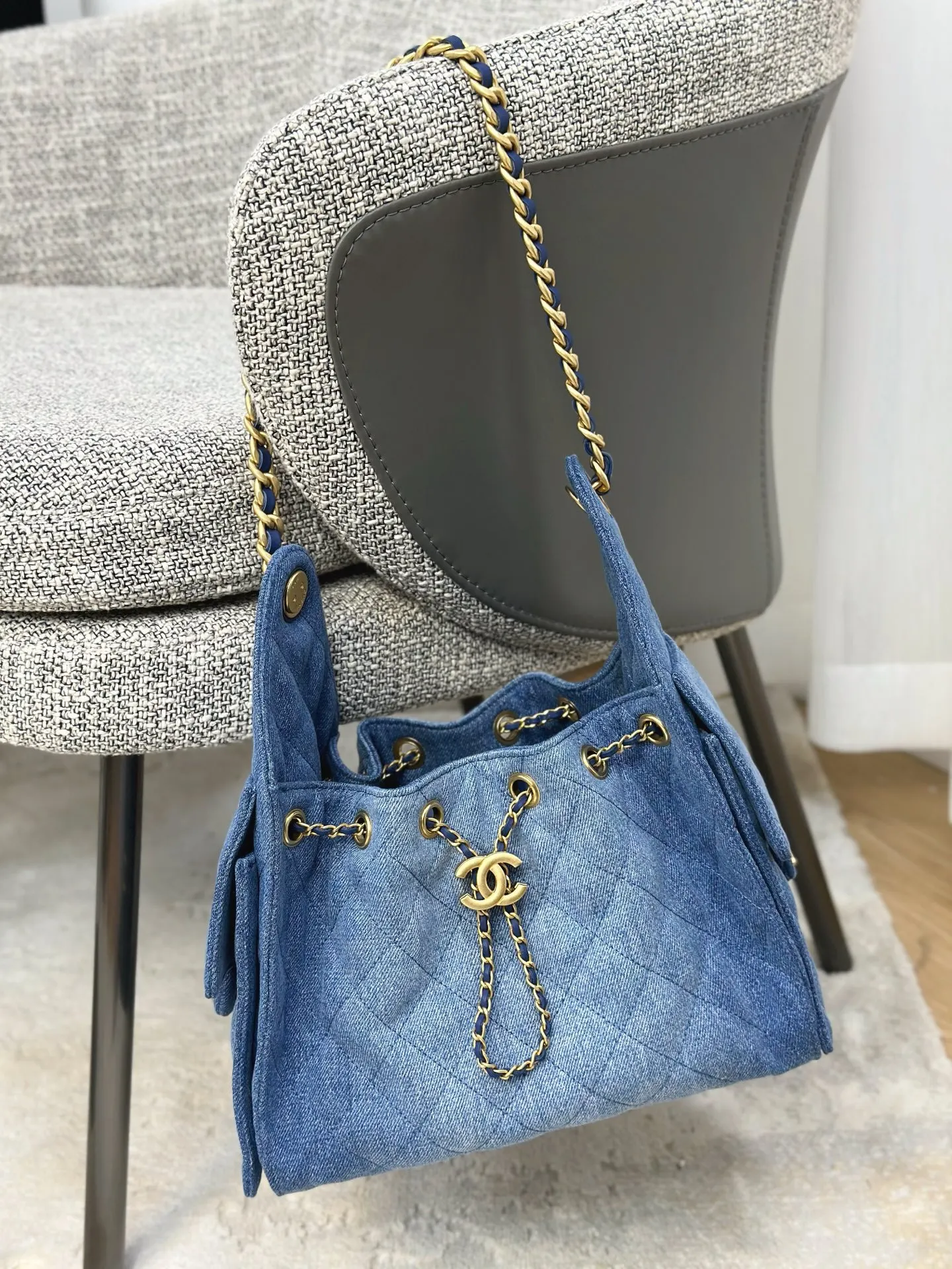 CHANEL 牛仔布抽繩水桶包 手提單肩