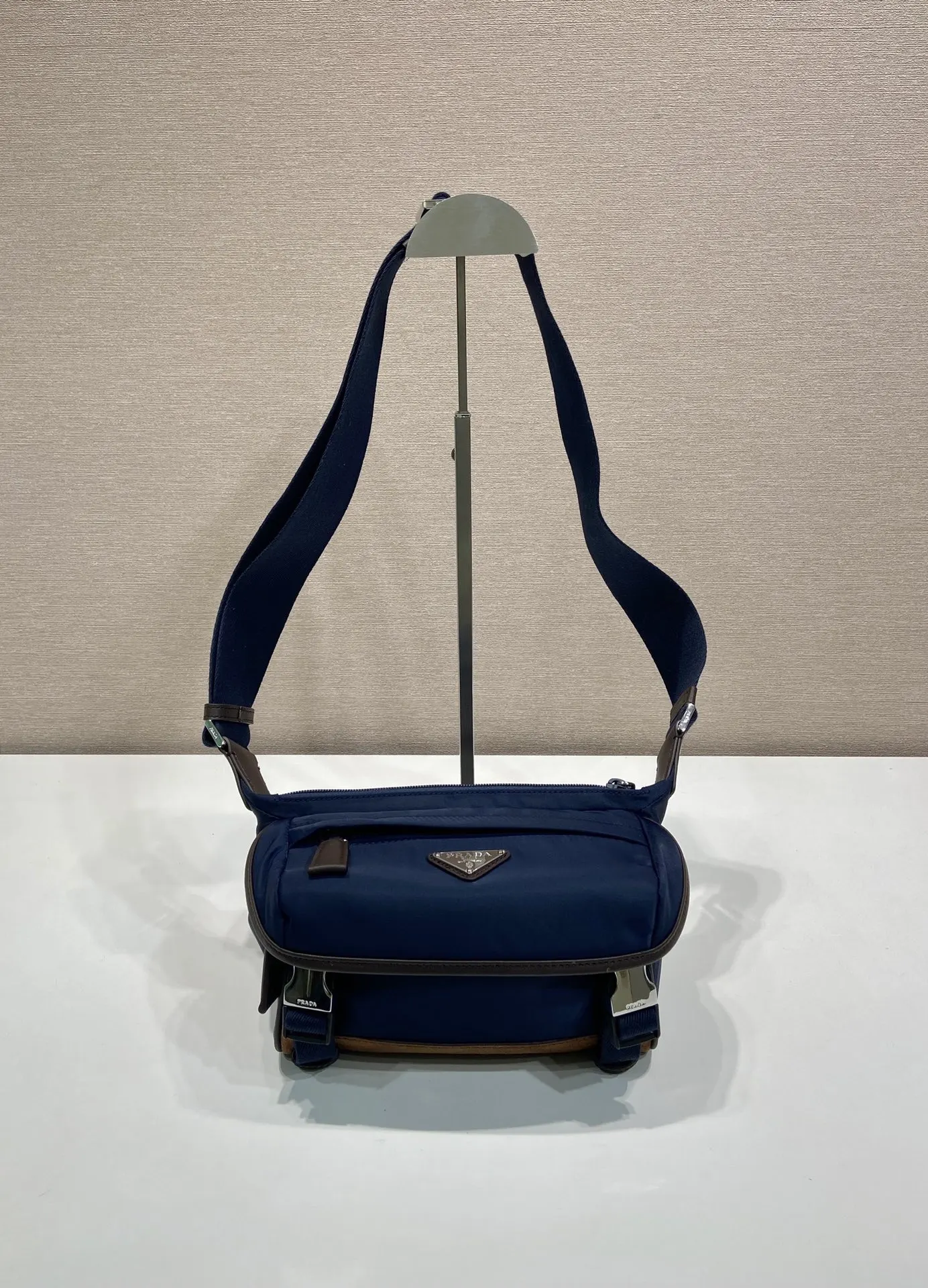 PRADA Re-Nylon尼龍 牛皮 邮差包 迷你休閒款