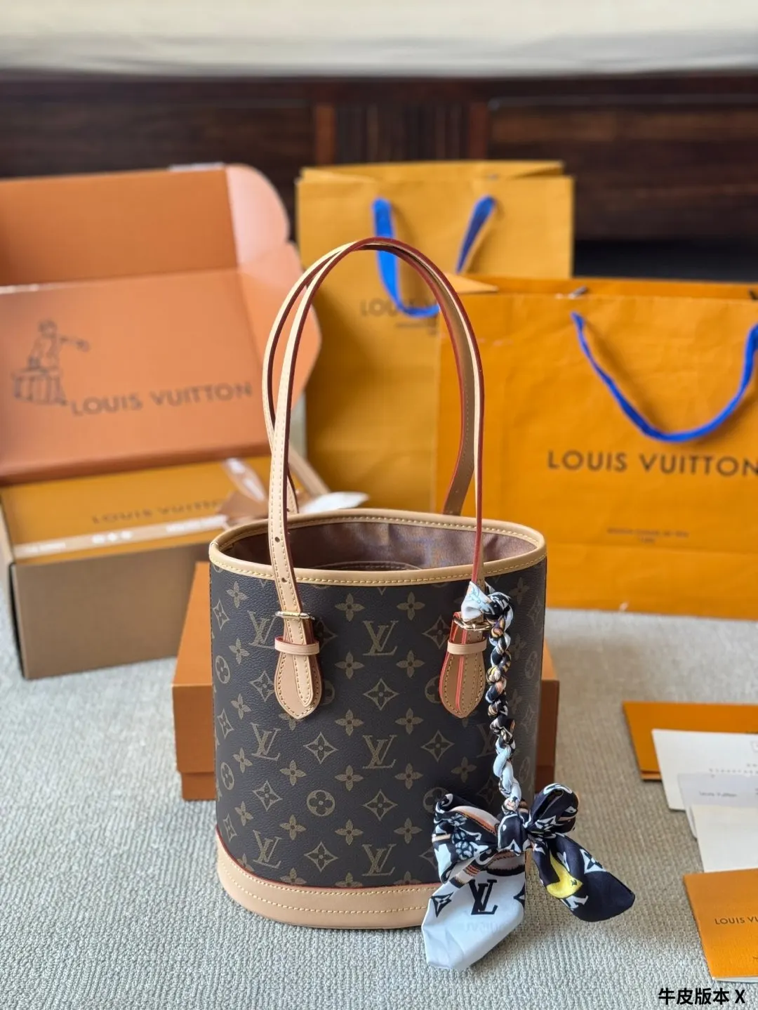 LV 牛皮 手袋出自 Match 系列 宣 收納包 旅行收納款