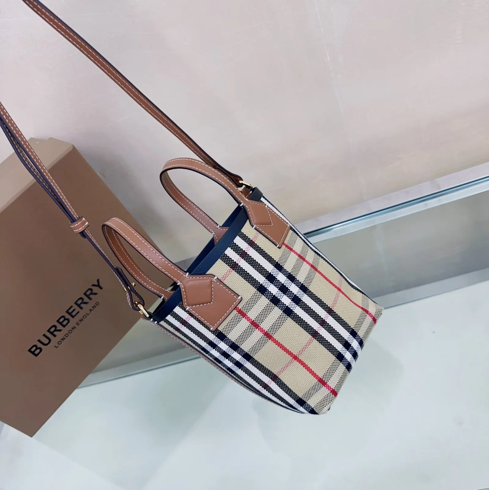 Burberry 小牛皮 托特包 大容量托特款