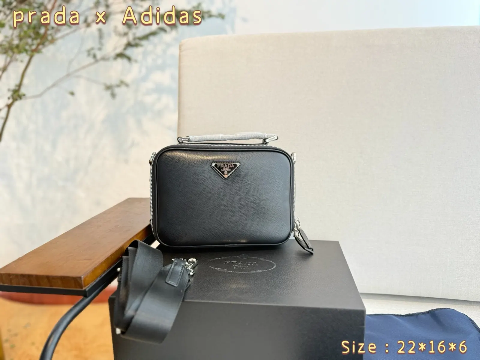 Prada 時尚男包 男士單肩斜背包 商務休閒邮差包 輕便斜挎款