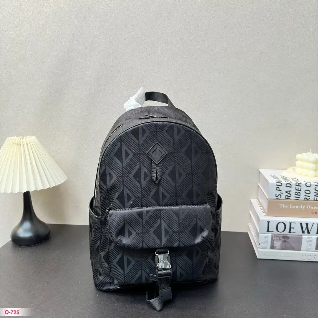 Dior 雙肩 男女背都好看 作为一只合格的 雙肩包 实用雙肩款