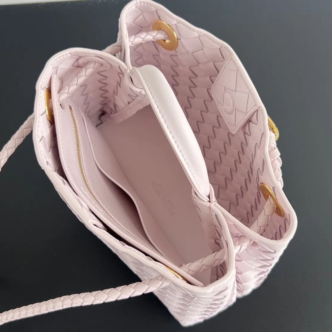 Bottega Veneta 金色 羊皮 斜挎包 轻便斜挎款