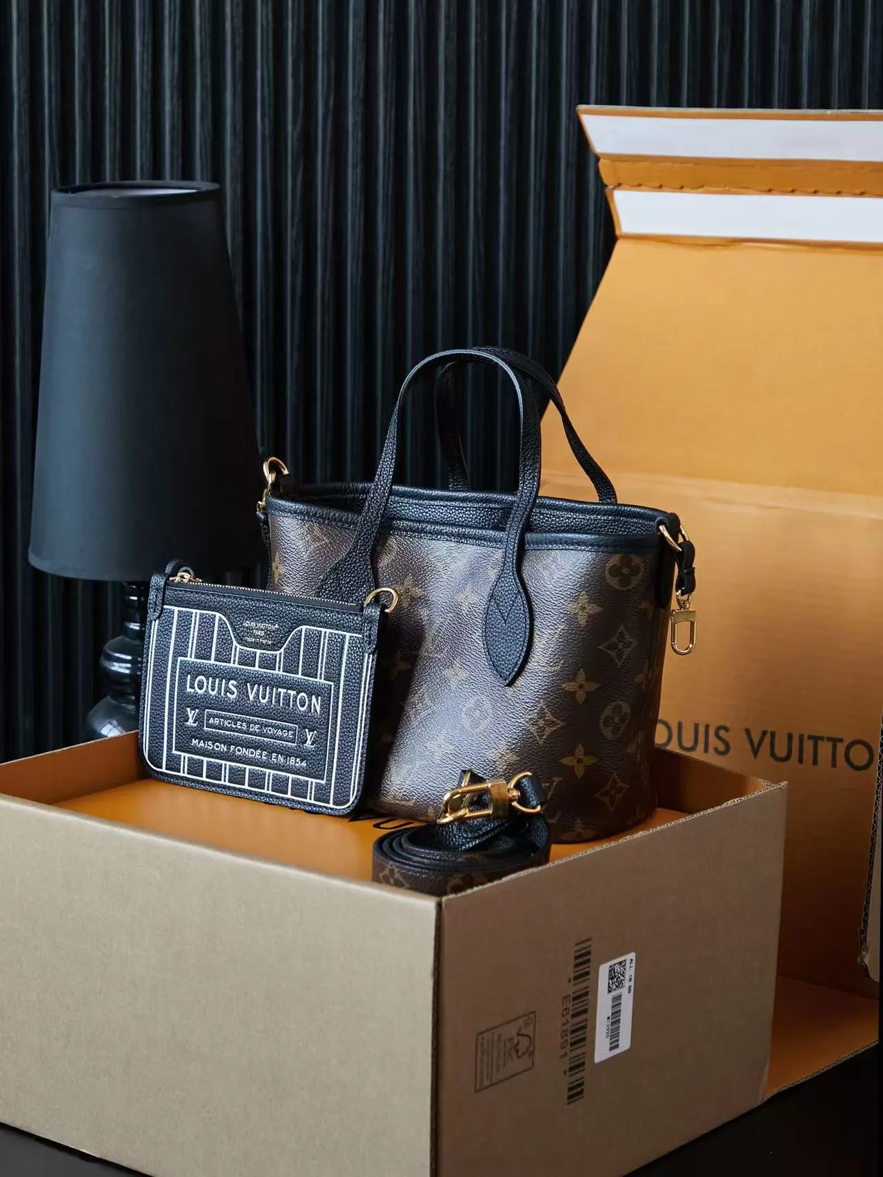 LV Neverfull 手袋