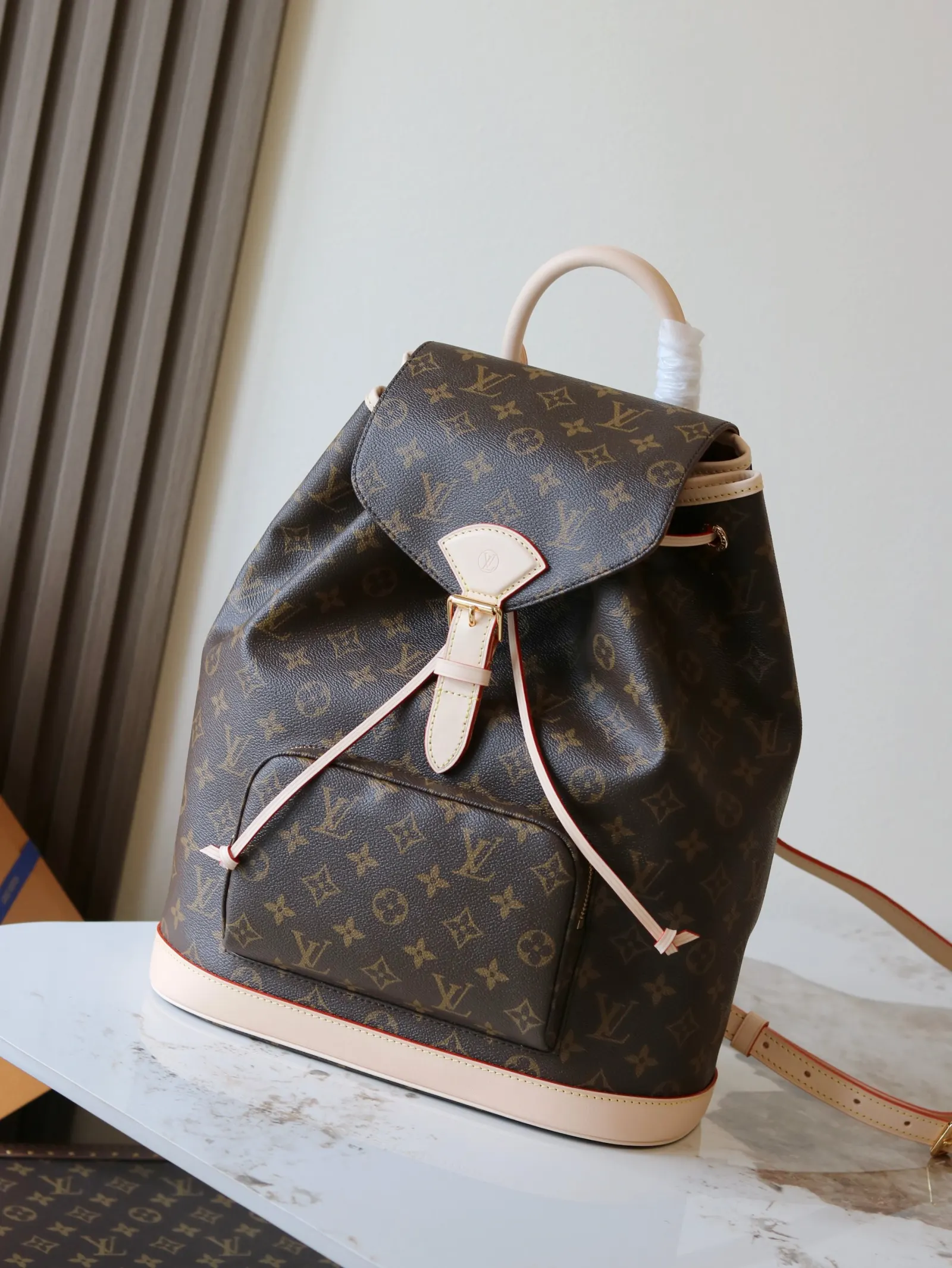 LV 牛皮 厘米 长 雙肩包 实用雙肩款