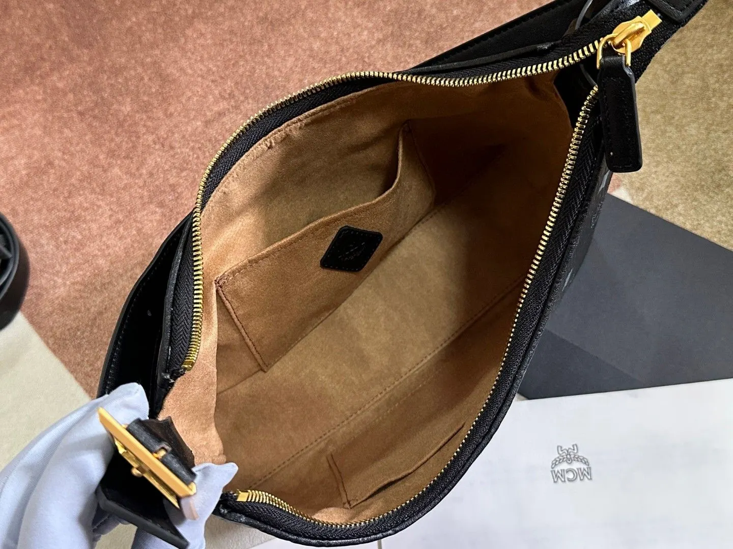 Hobo 黑色 牛皮 款号 MCM 牛角包ARE 行李箱 旅行拉杆款 輕便出行款