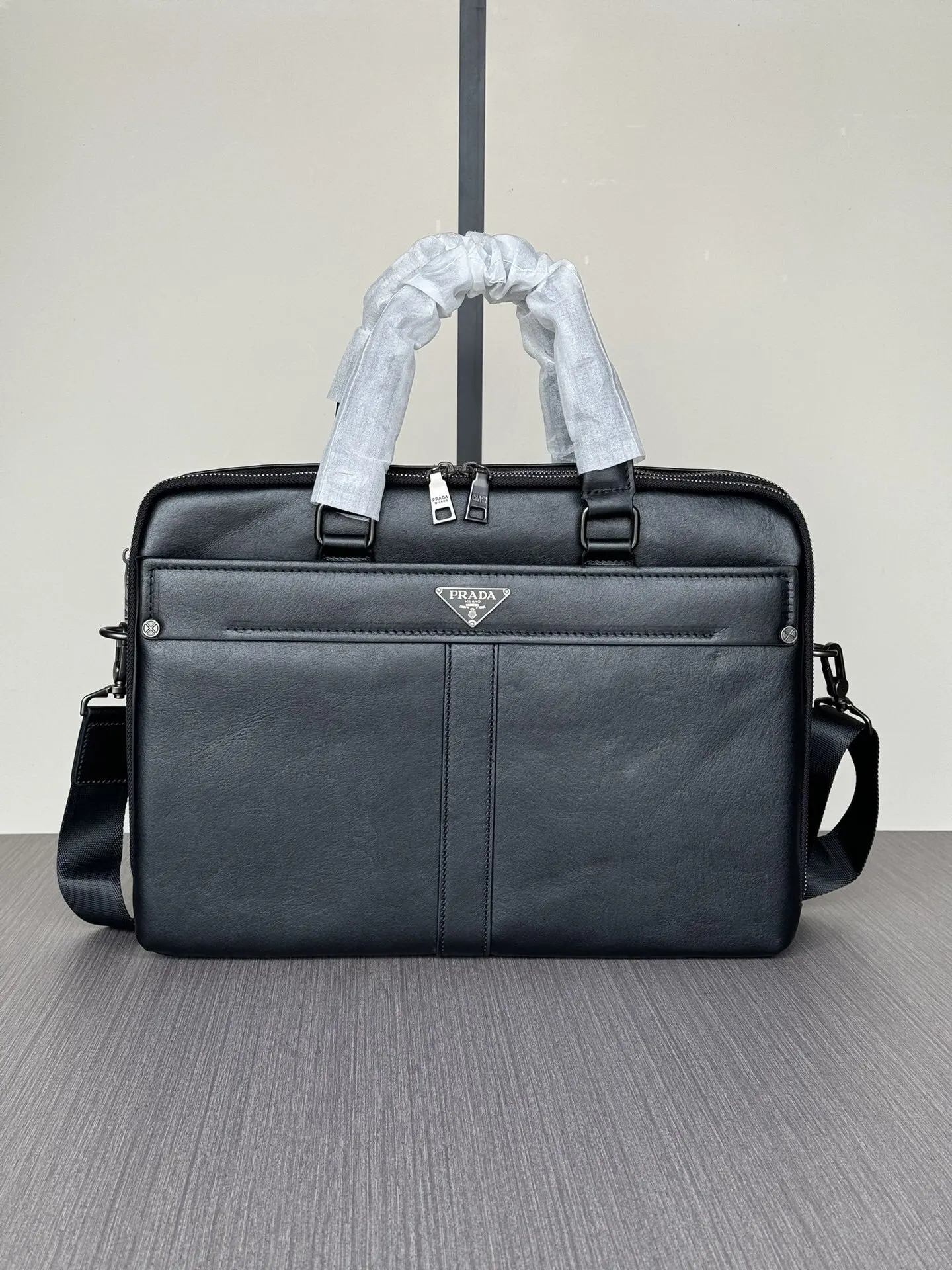 Prada 黑色 牛皮 厂价 公文包 商務通勤款
