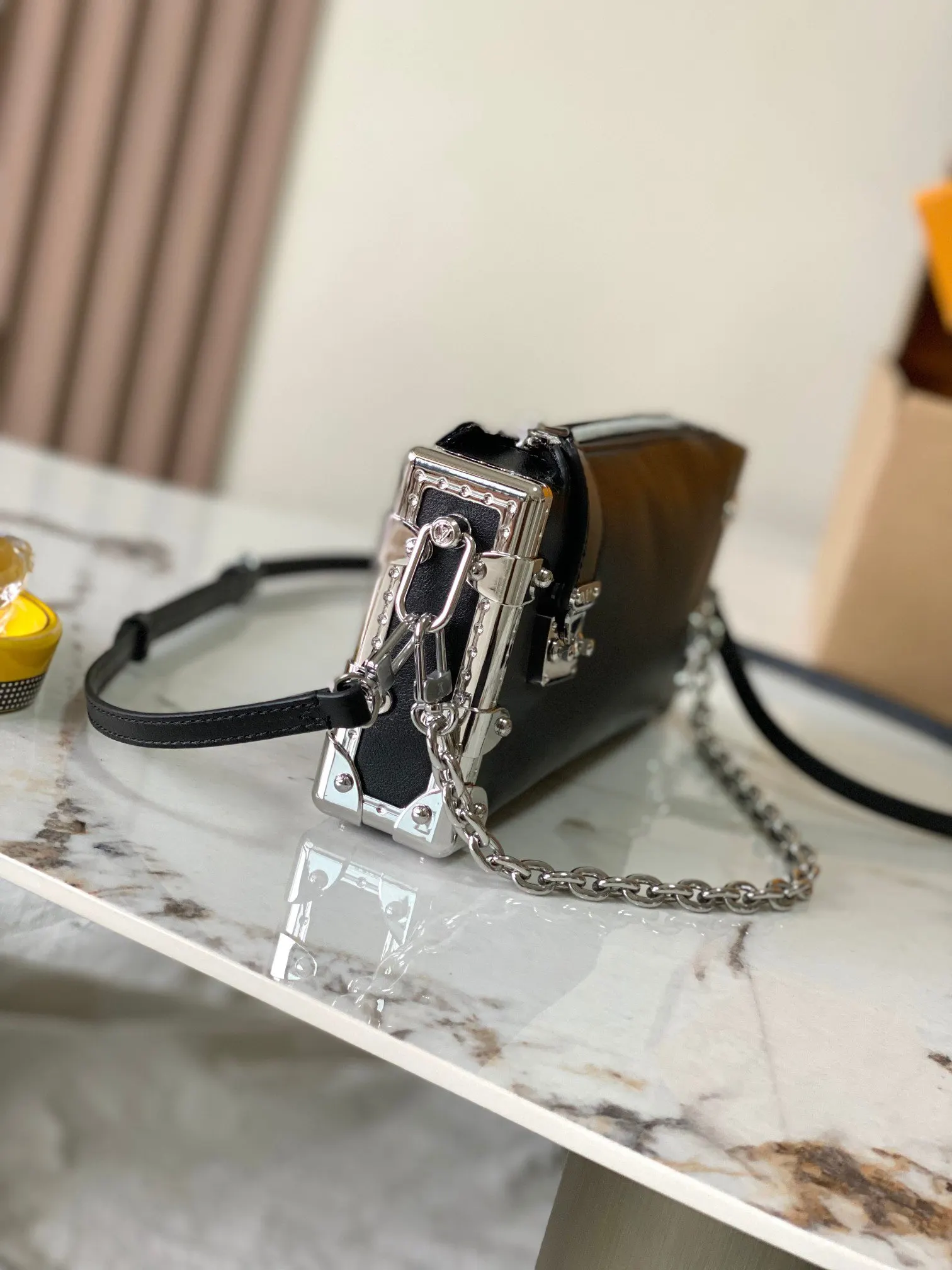 LV 黑色 Slim Trunk 手袋向传 單肩包 日常單肩背款