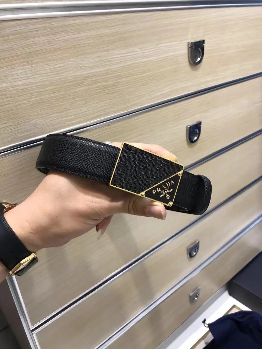 PRADA 牛皮 三角标 腰帶 通勤搭配款