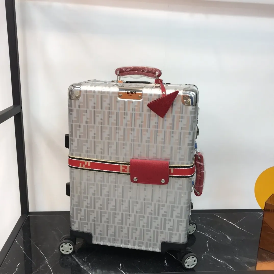 Fendi 黑色 藍色 rimowa 一见钟情或许就是当你第一眼见到它的 行李箱 旅行拉杆款 輕便出行款