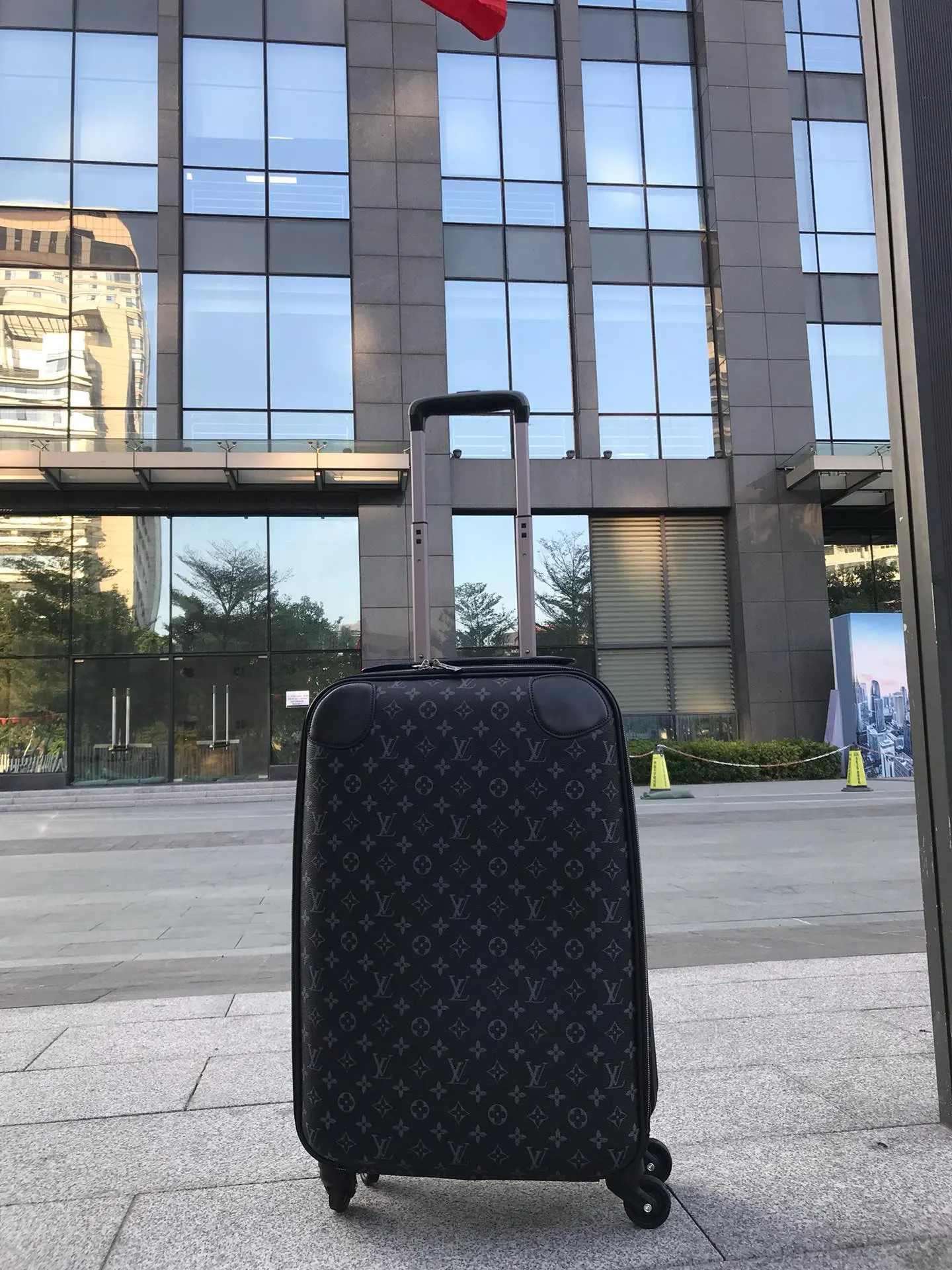 LV 帆布 超耐磨损万向轮 灵活出行 加厚全鋁合金 化妝包 便携收納款