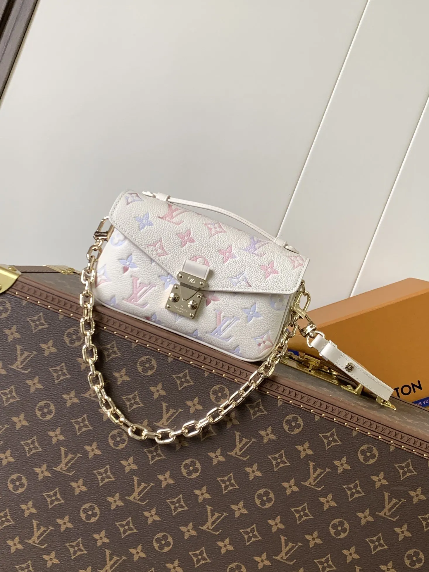 牛皮 Pochette Mét 鏈條包 精致鏈條款
