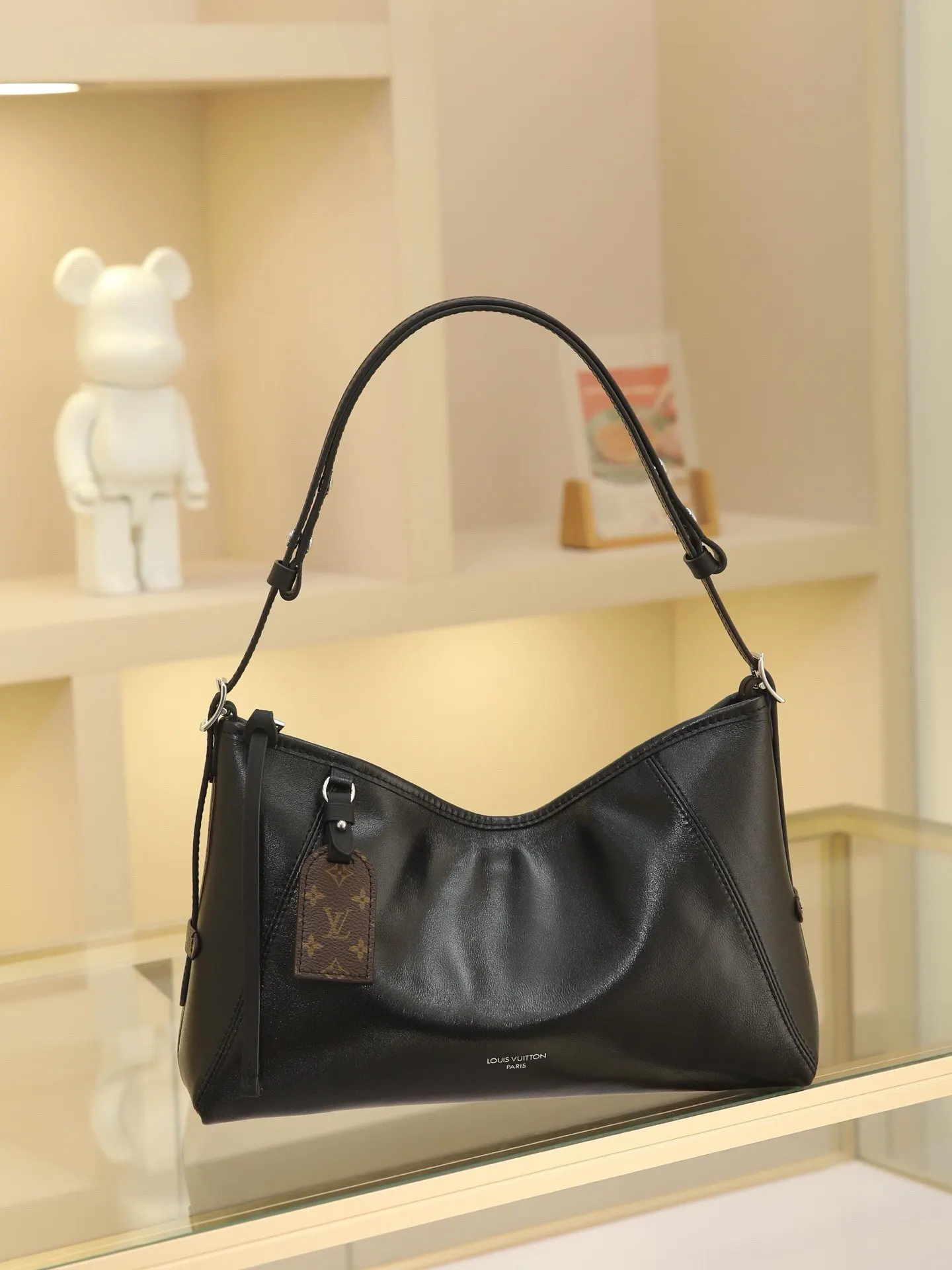 LV CarryAll 黑色 银色 羊皮 斜挎包 轻便斜挎款