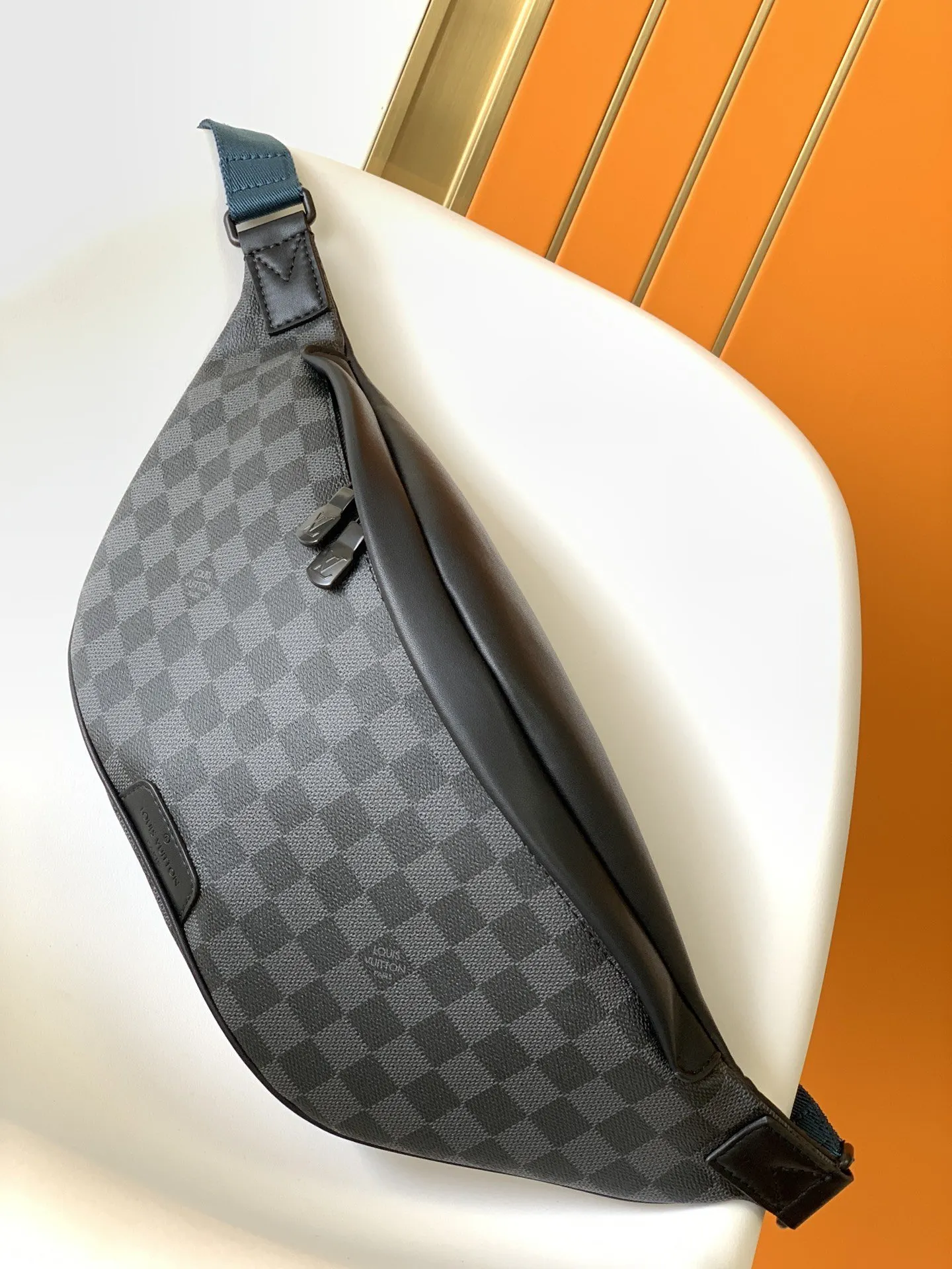 LV Discovery 經典老花 腰包 休閒胸包款