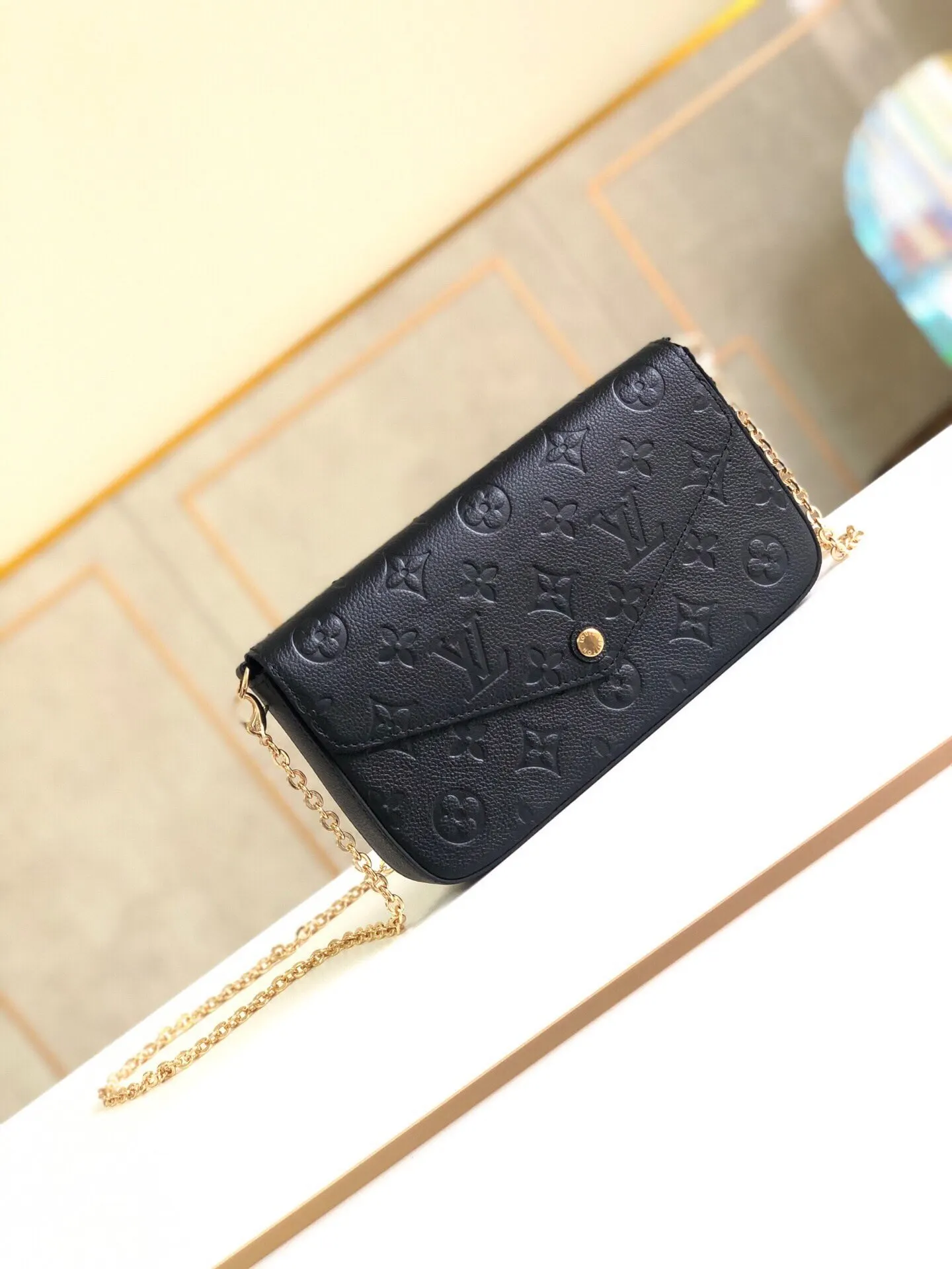 LV 黑色壓紋长款錢包 信封手拿款