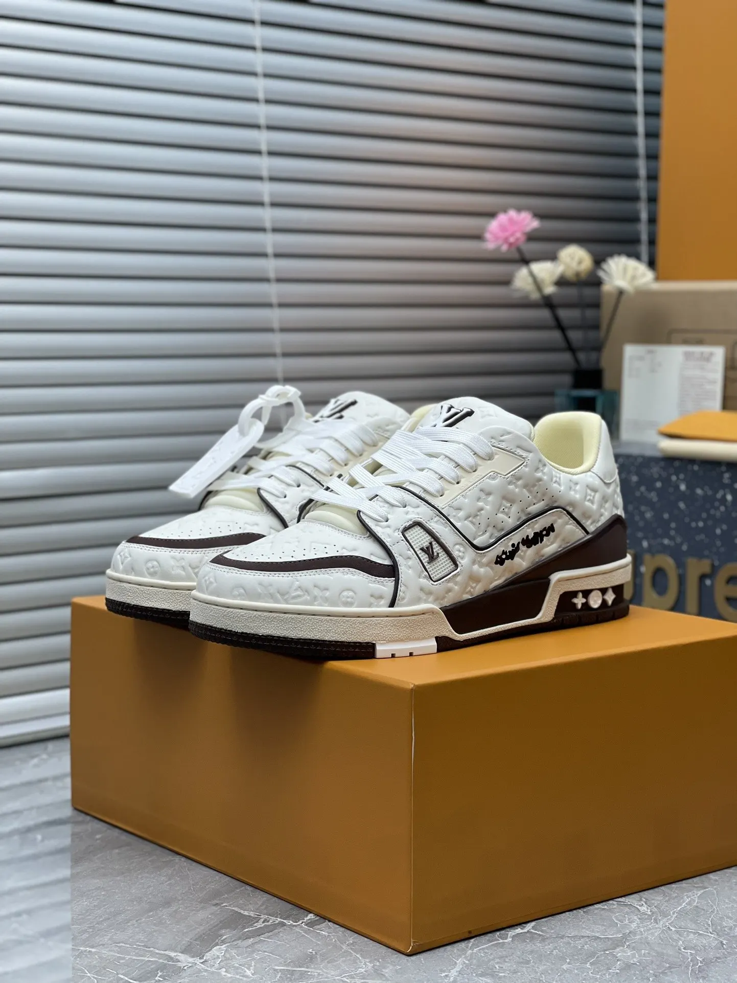 LV Casual Versatile