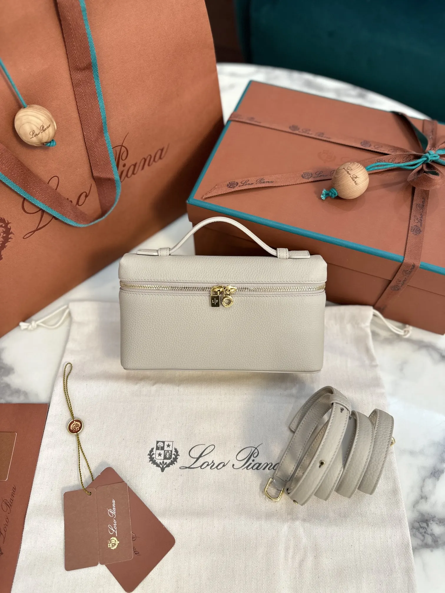 灰色 小牛皮 Loro Piana Extra Poket 手拿包 精致手拿款