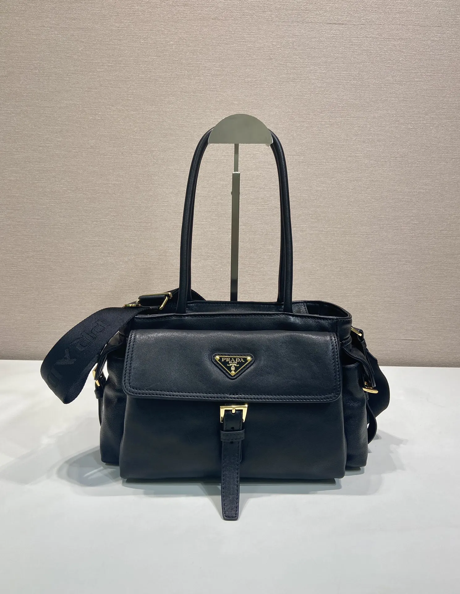 PRADA 羊皮 手提包 日常通勤款